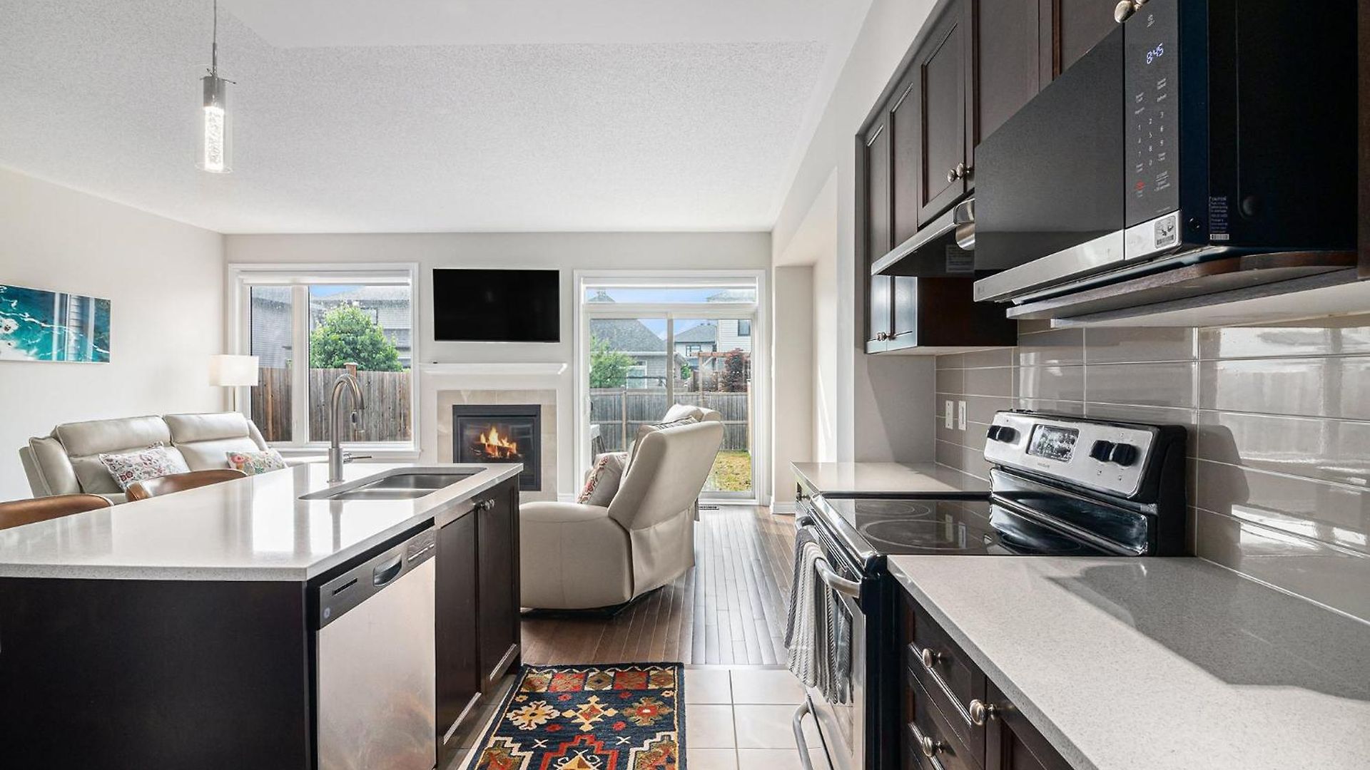 Luxurious Tastefully Furnished 3 Bedroom In