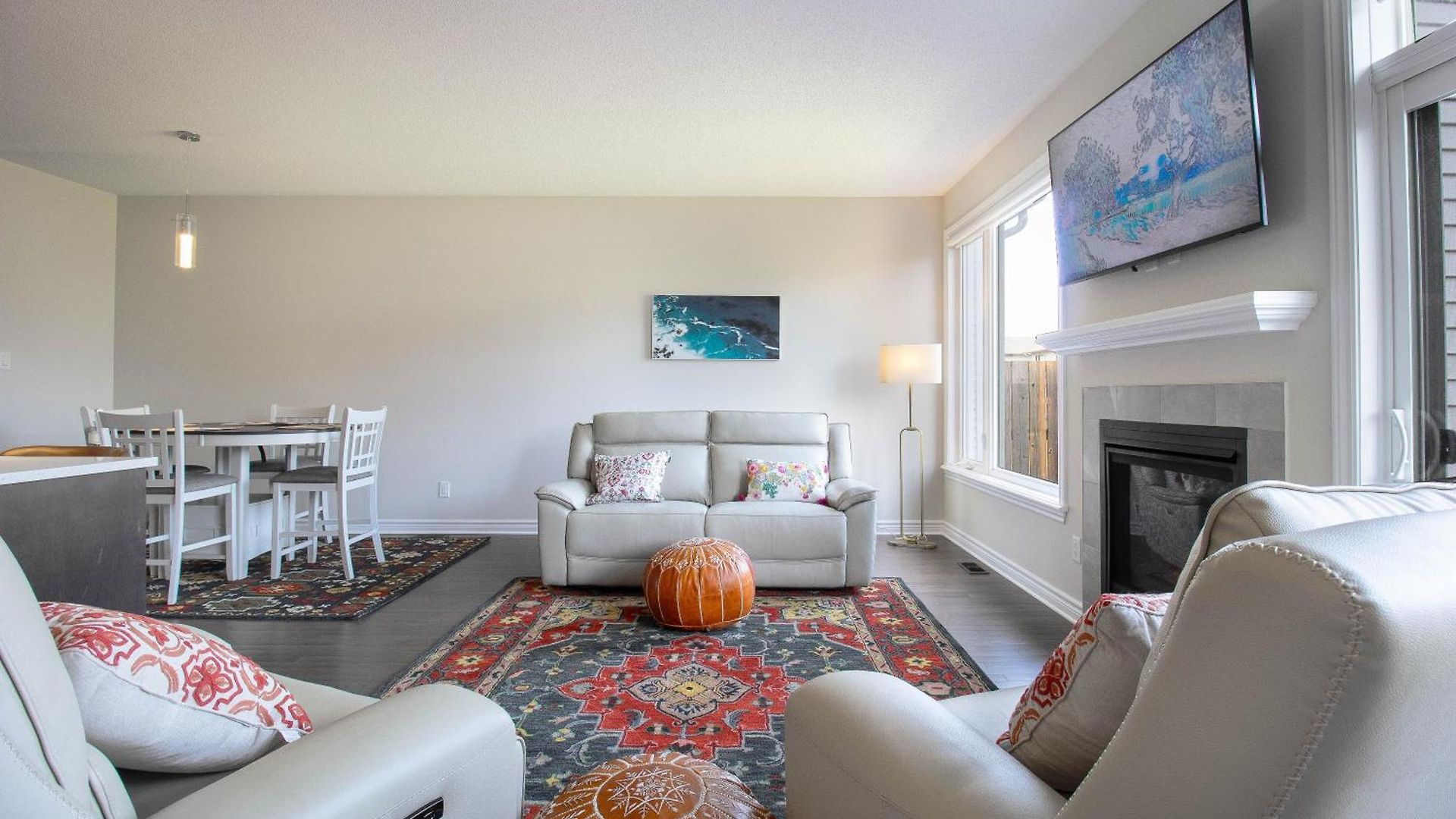 Luxurious Tastefully Furnished 3 Bedroom In Holiday home Ottawa