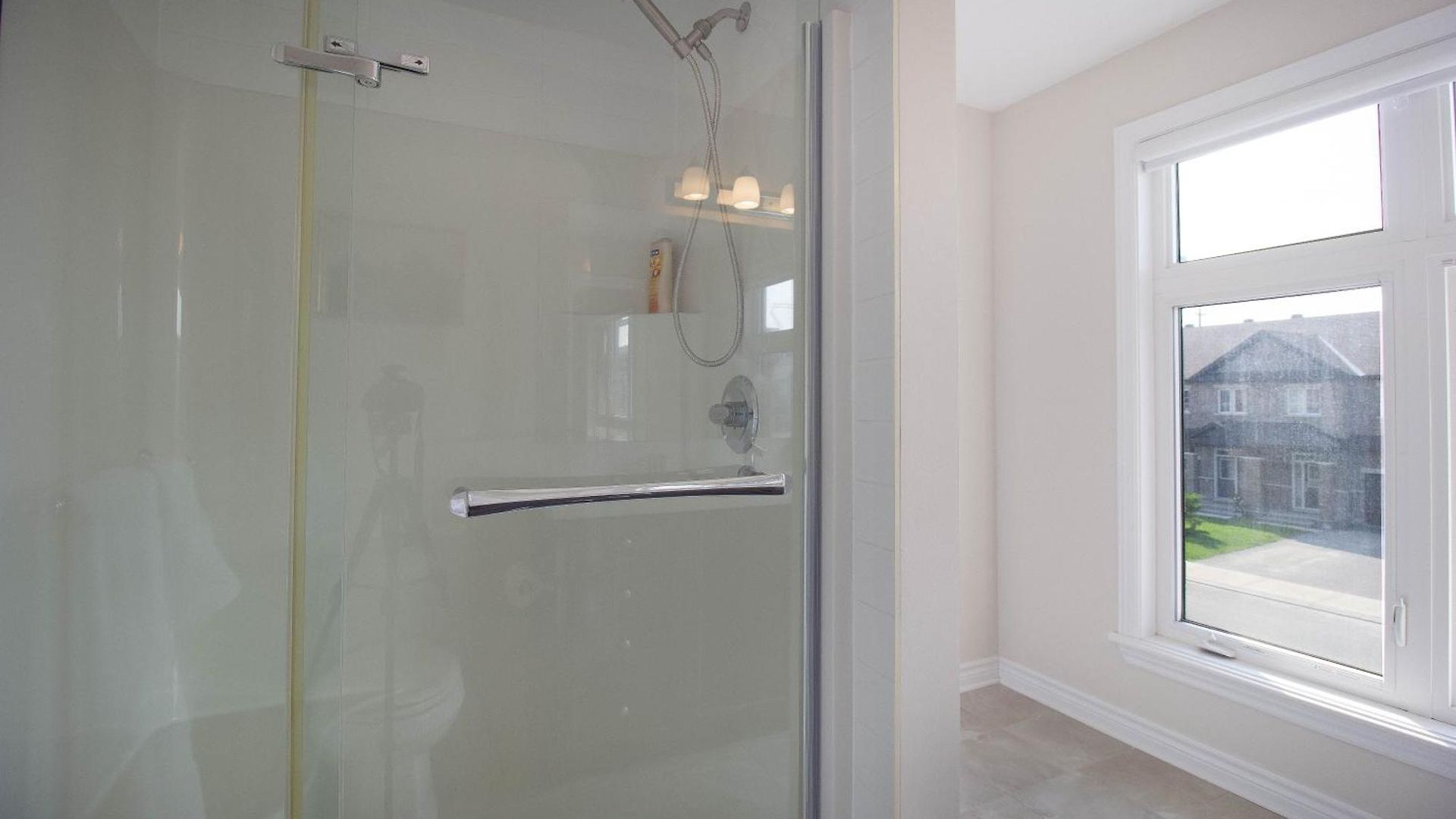 Luxurious Tastefully Furnished 3 Bedroom In Holiday home *