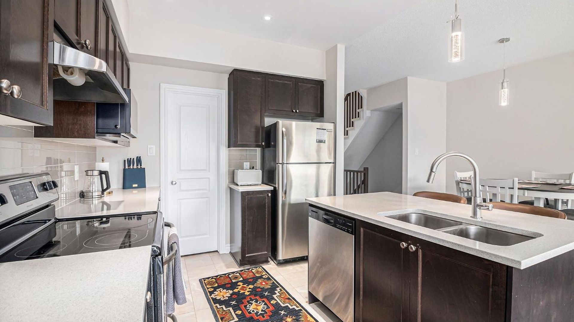 Luxurious Tastefully Furnished 3 Bedroom In *
