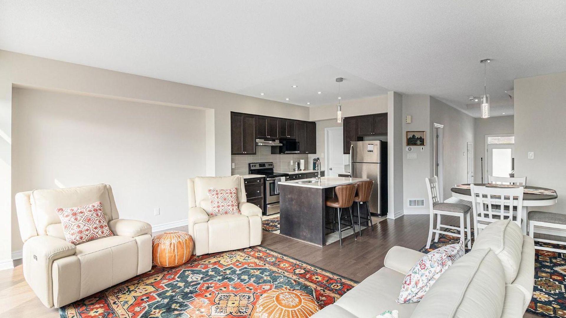 Luxurious Tastefully Furnished 3 Bedroom In Holiday home *