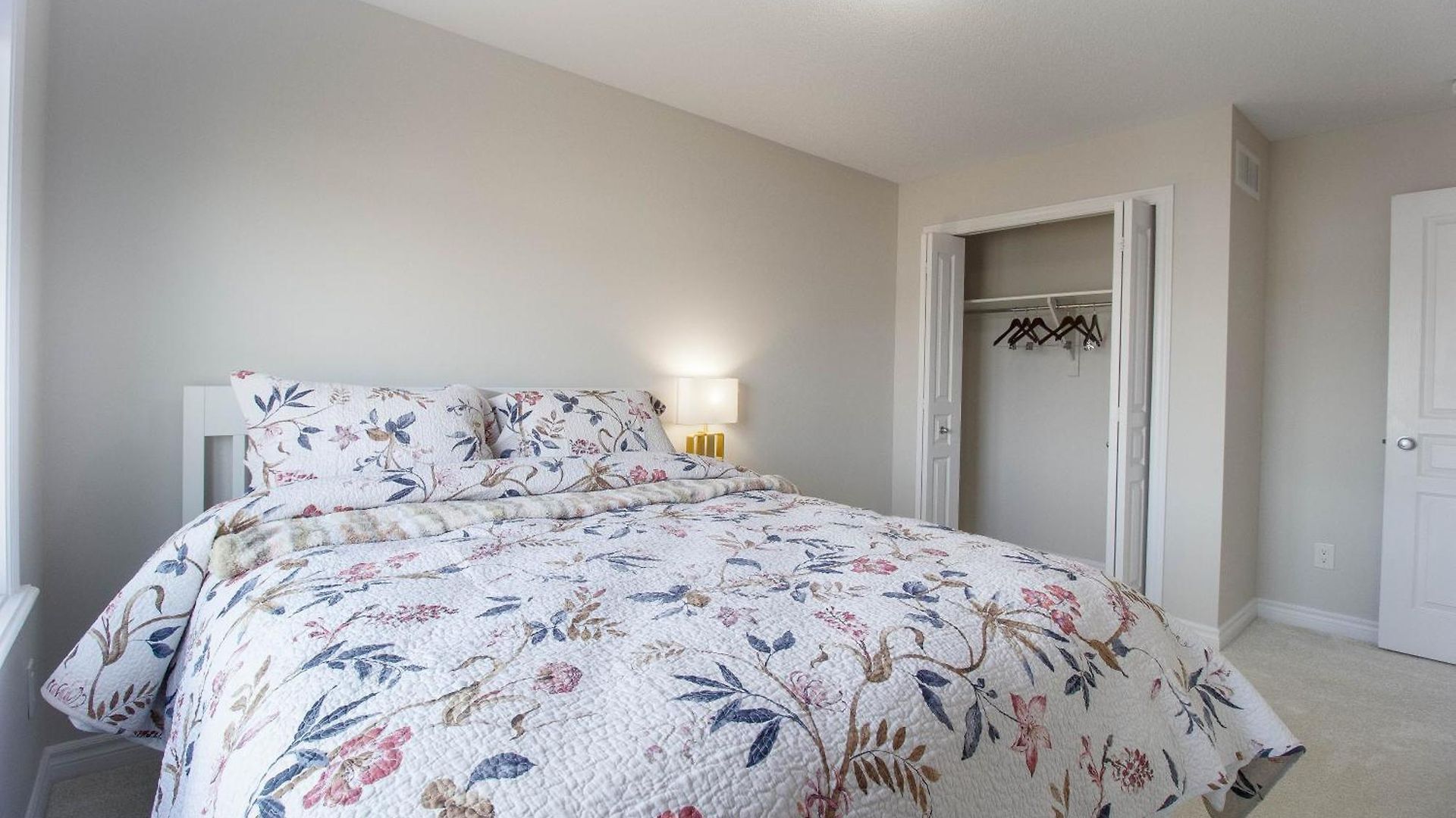 Luxurious Tastefully Furnished 3 Bedroom In *