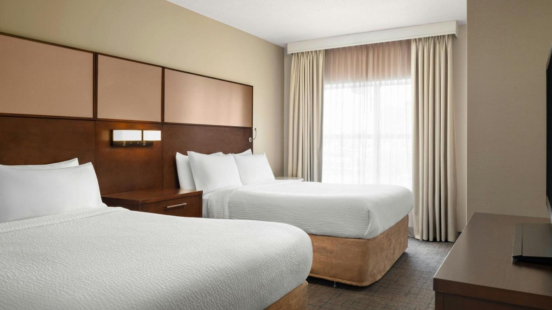 Hotel By Marriott Airport 3*
