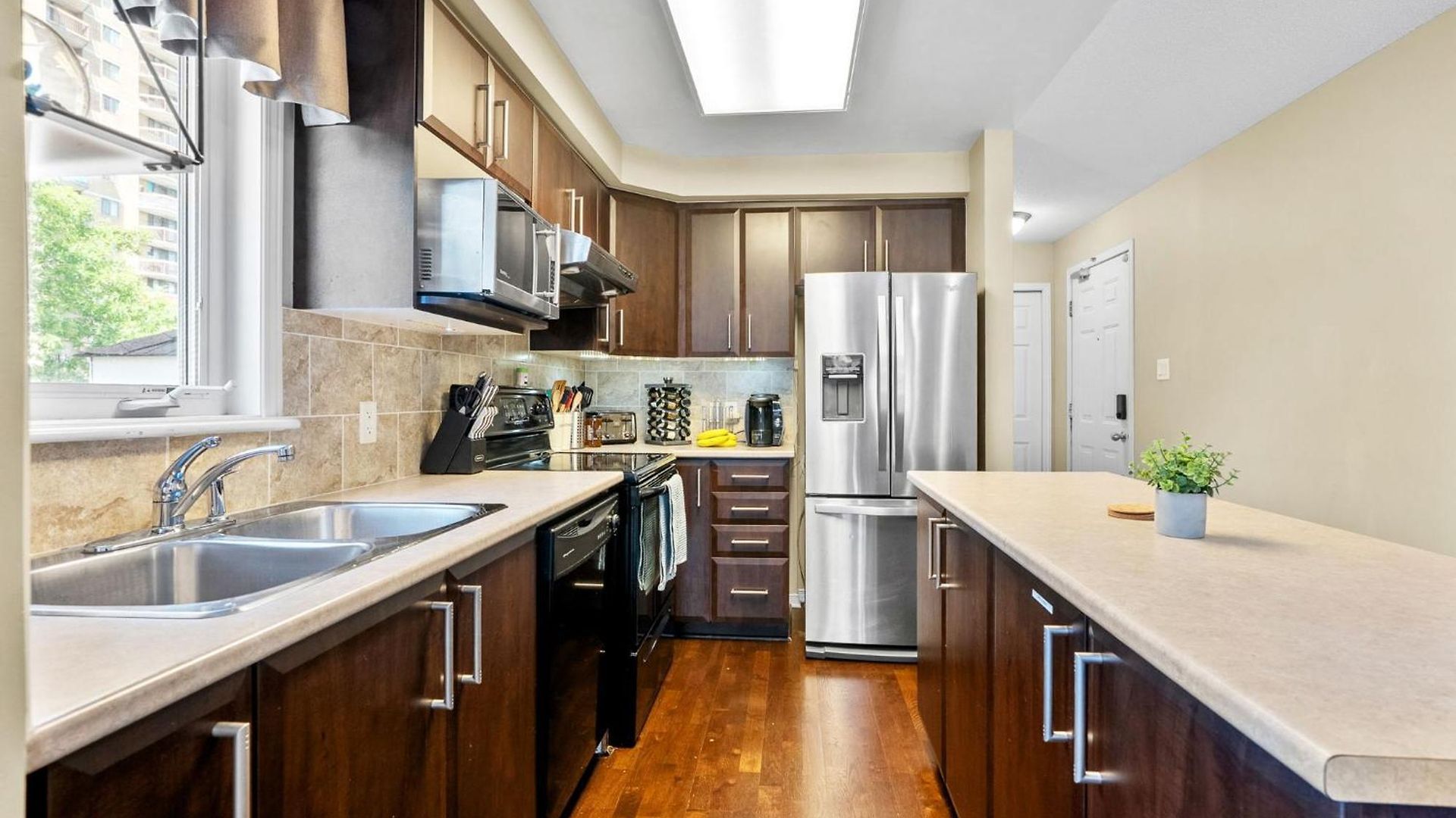 Simplylovely Modern Near Downtown With Free Parking And Patio