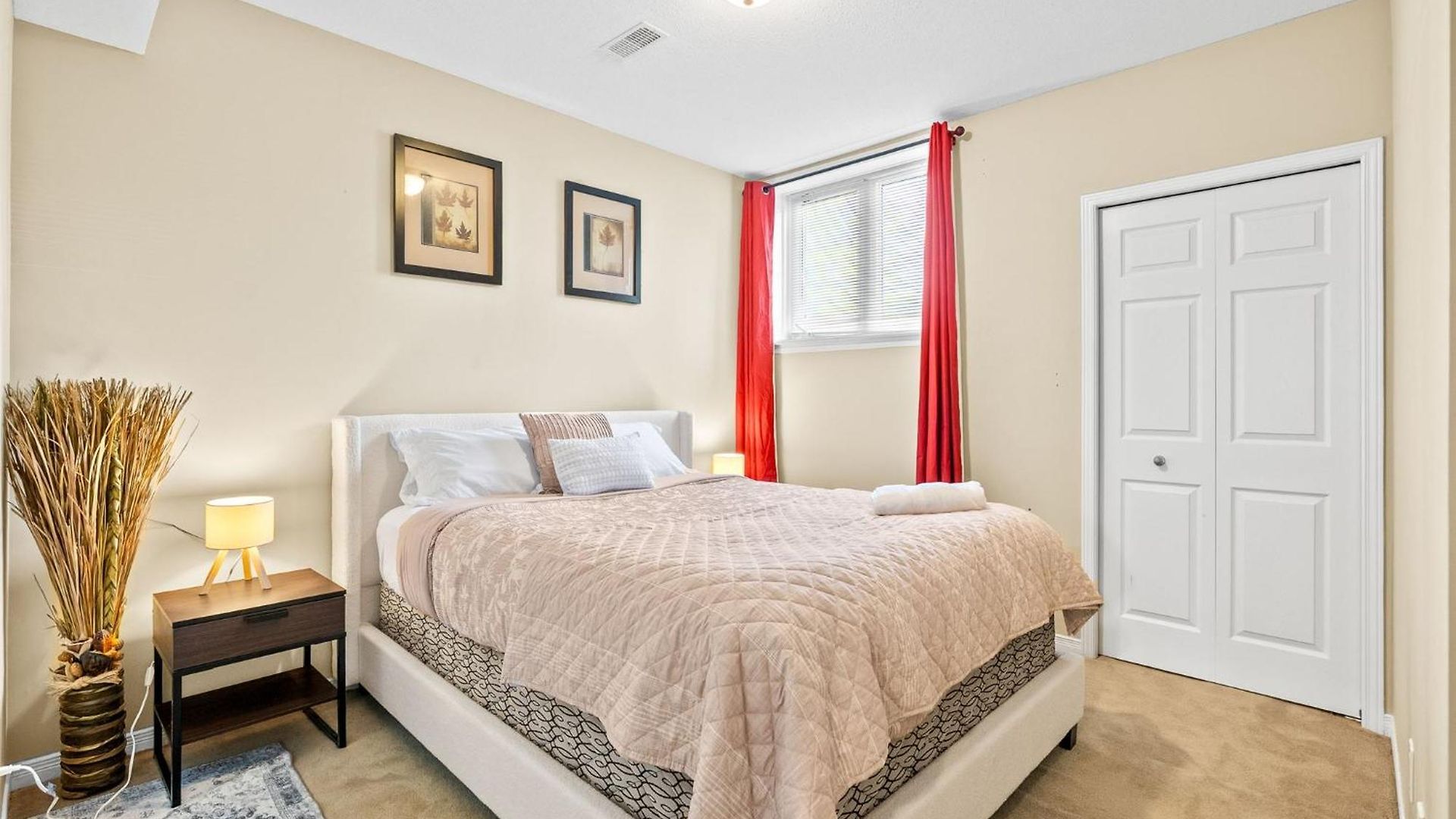 Apartment Simplylovely Modern Near Downtown With Free Parking And Patio Ottawa