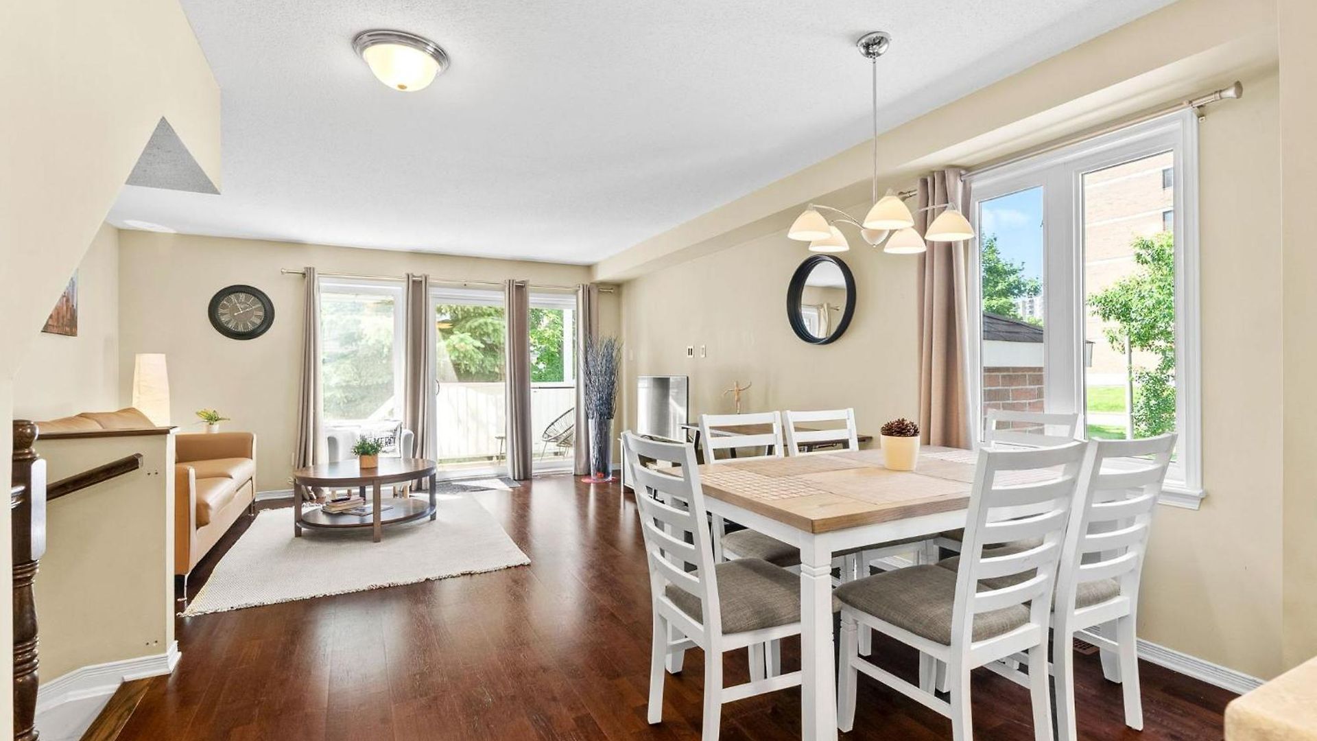 Apartment Simplylovely Modern Near Downtown With Free Parking And Patio Ottawa