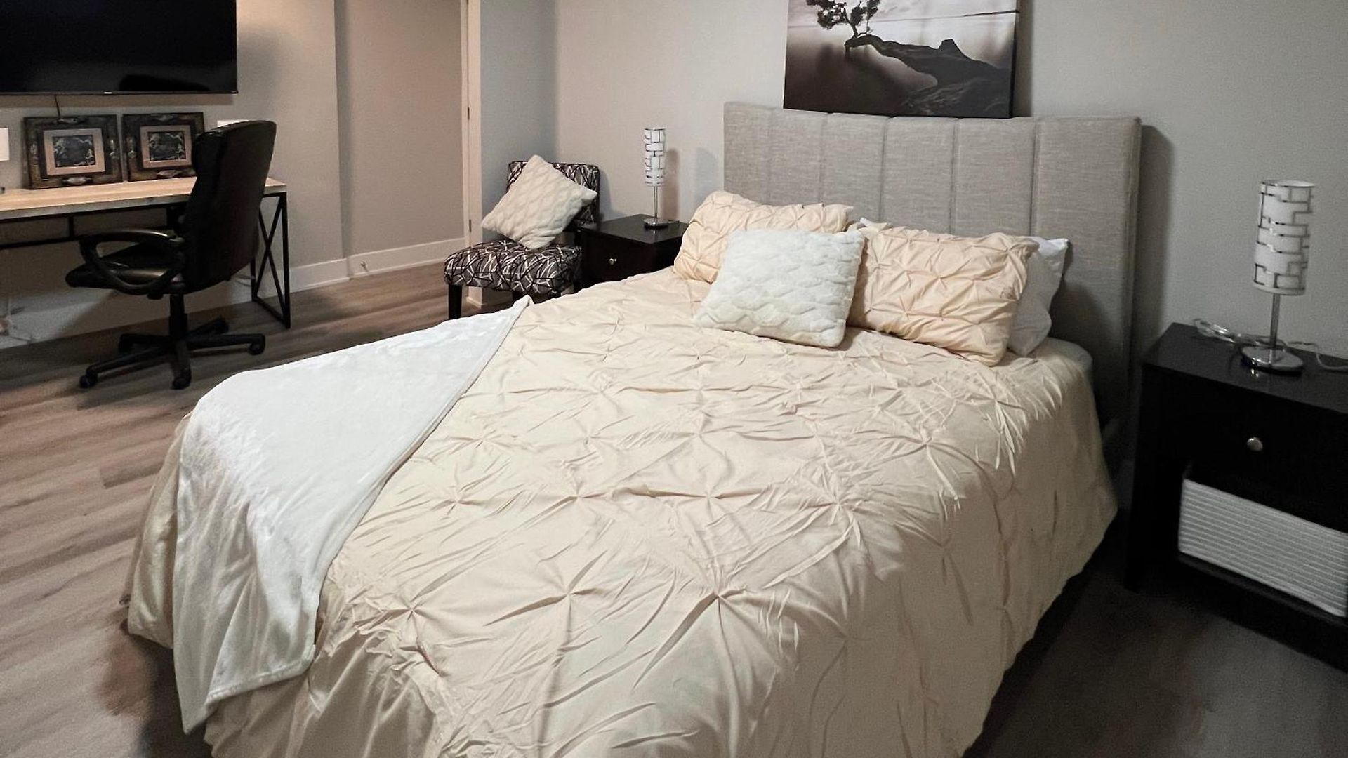 Medium Term Close To Downtown Apartment *