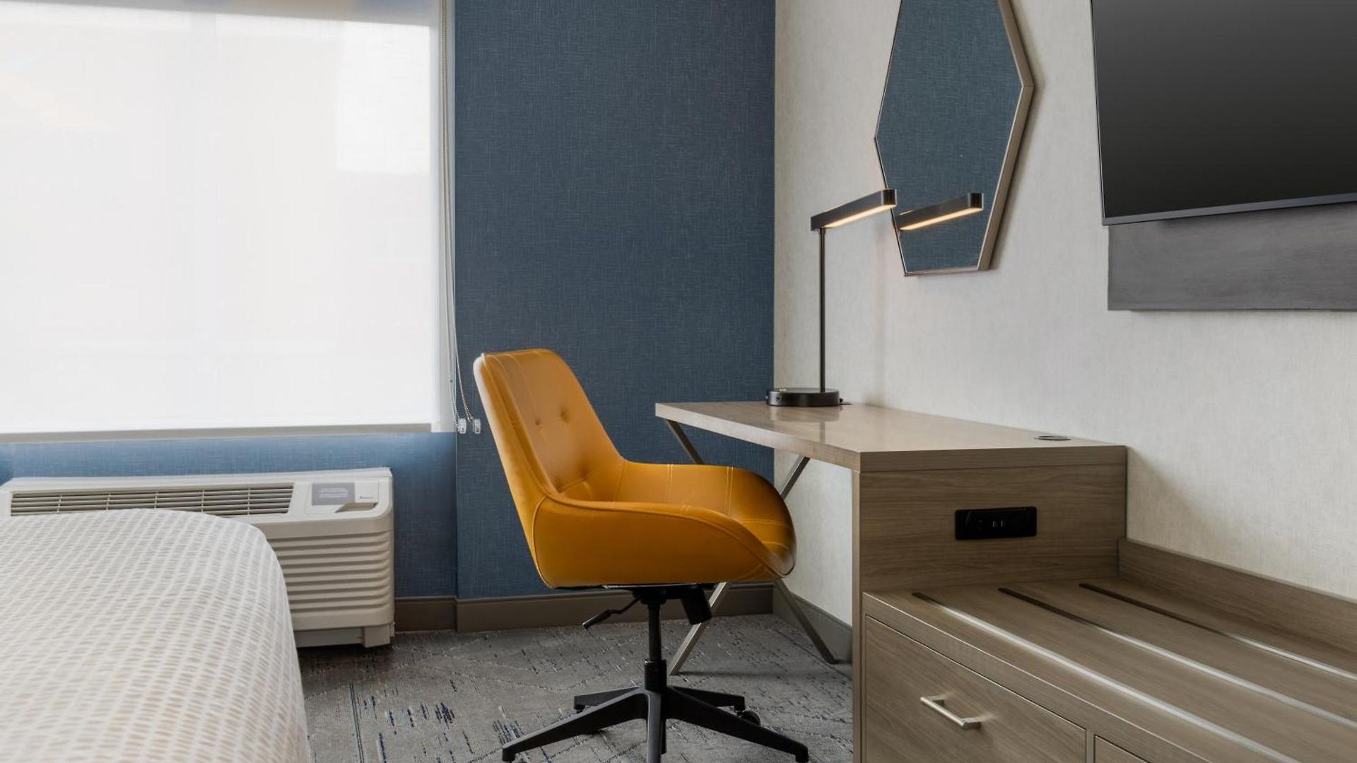 Express & East-orleans By Ihg Ottawa