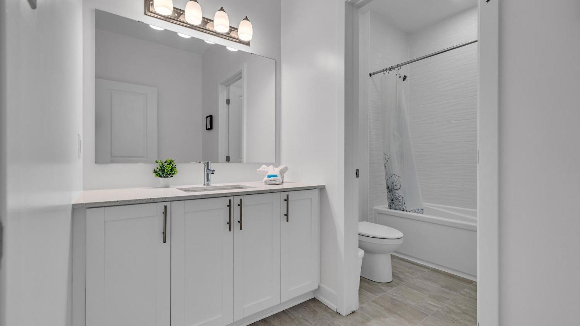 Holiday home Modern 4br Executive Near Airport And Downtown