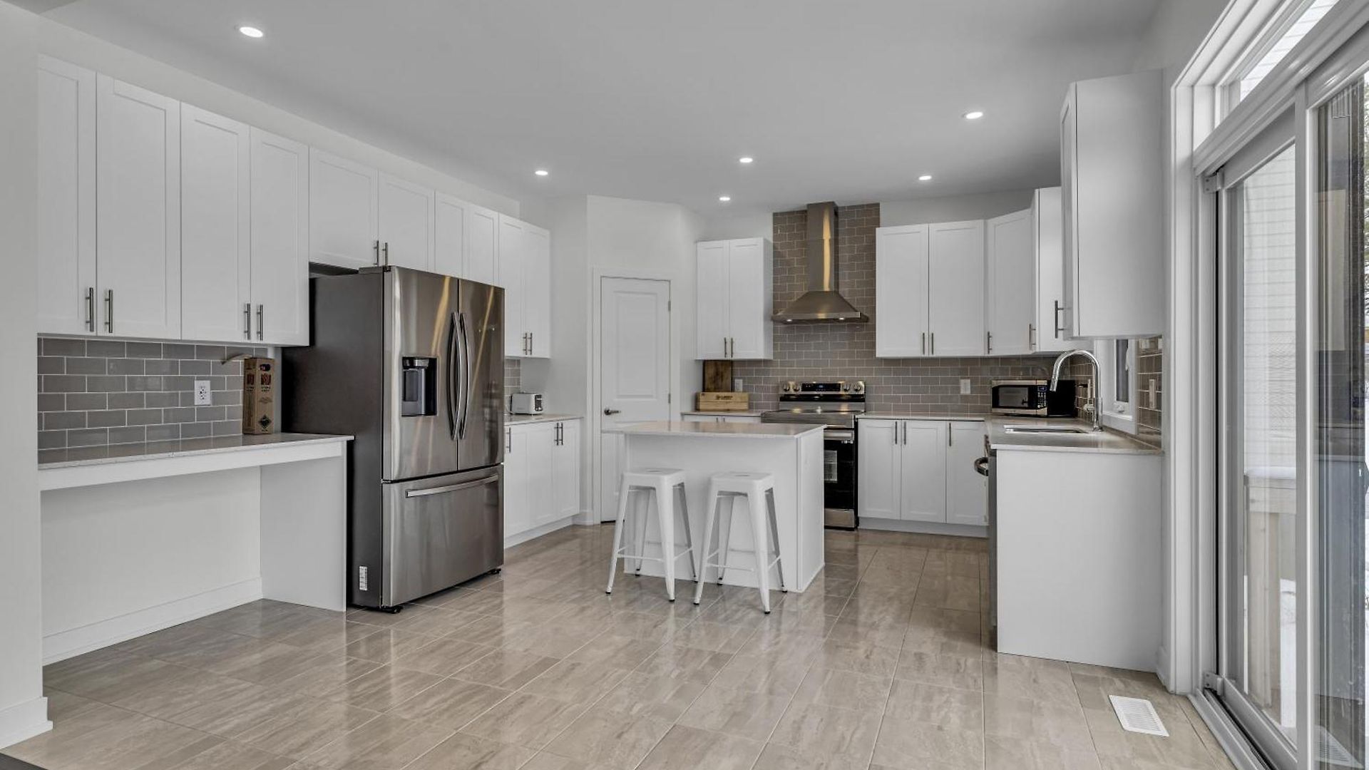 Modern 4br Executive Near Airport And Downtown Holiday home Ottawa