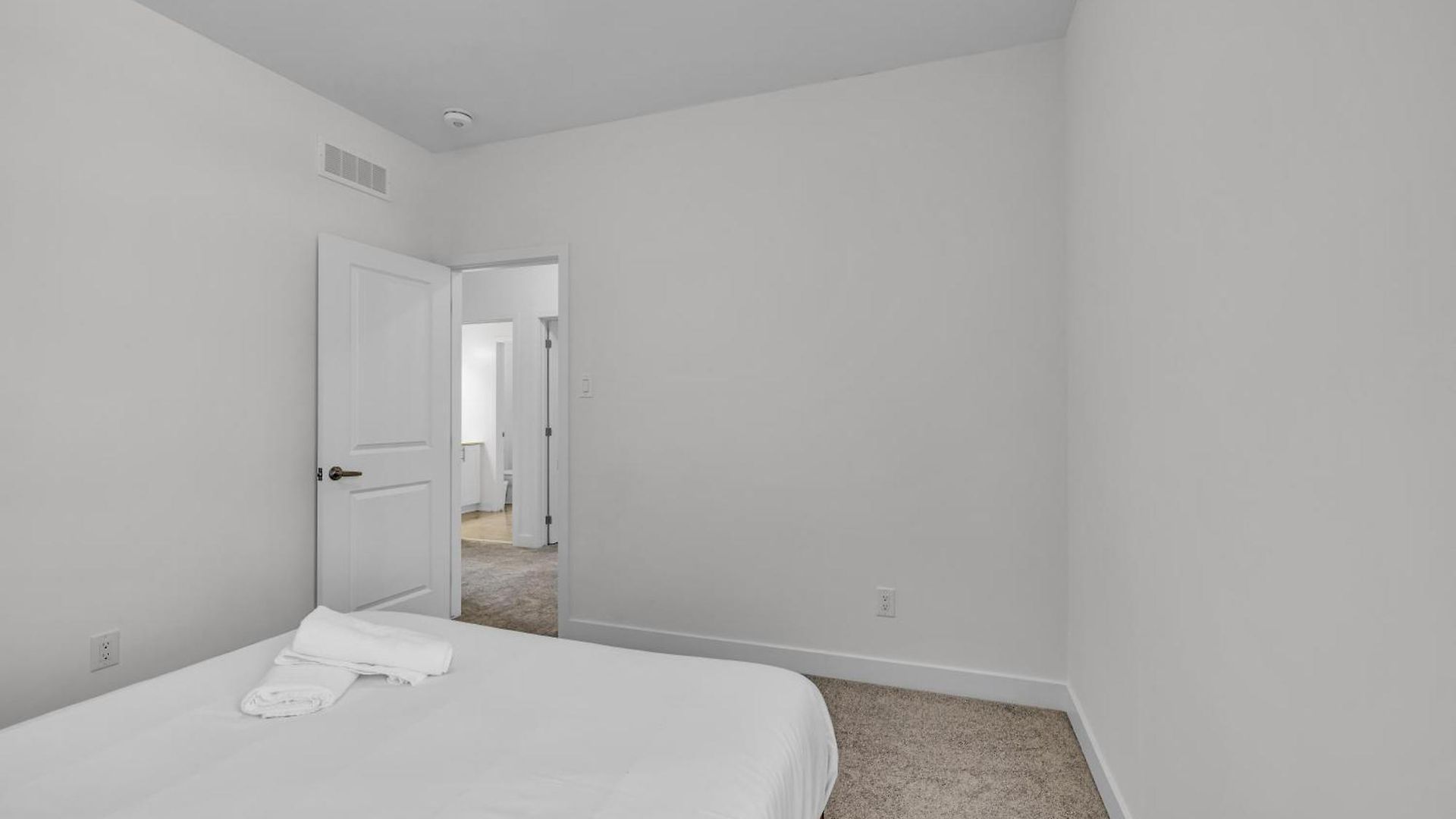 Modern 4br Executive Near Airport And Downtown Ottawa