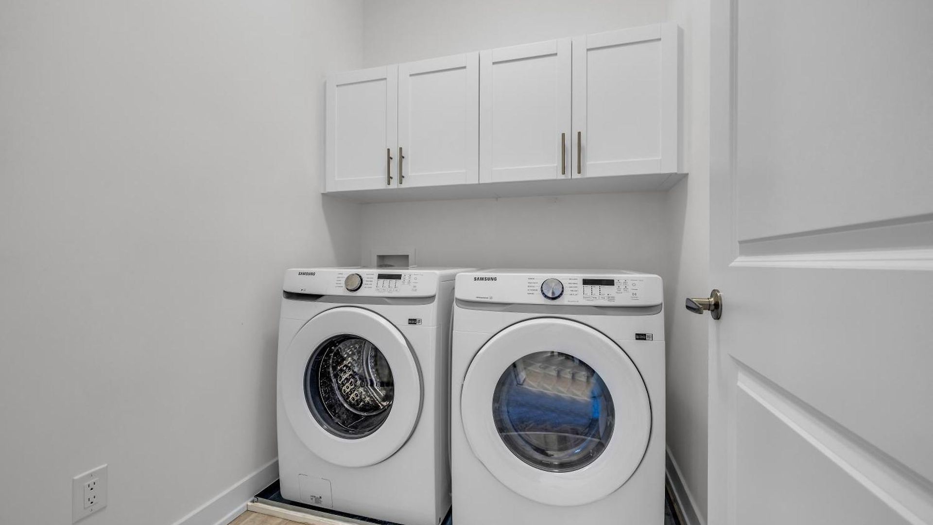 Modern 4br Executive Near Airport And Downtown *