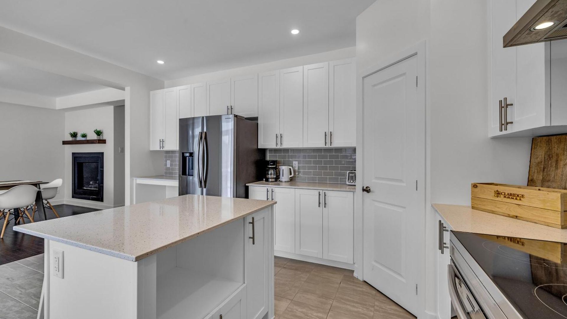 Modern 4br Executive Near Airport And Downtown