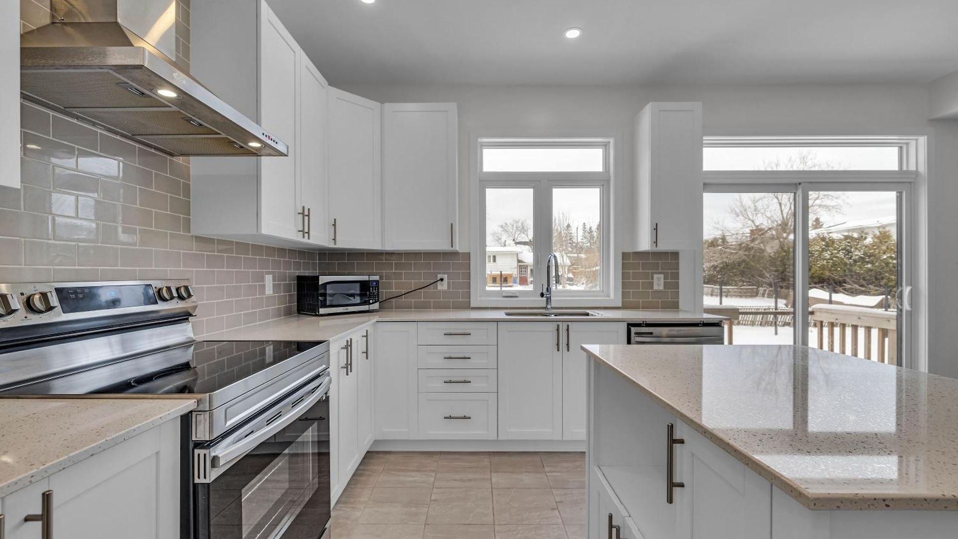 Holiday home Modern 4br Executive Near Airport And Downtown