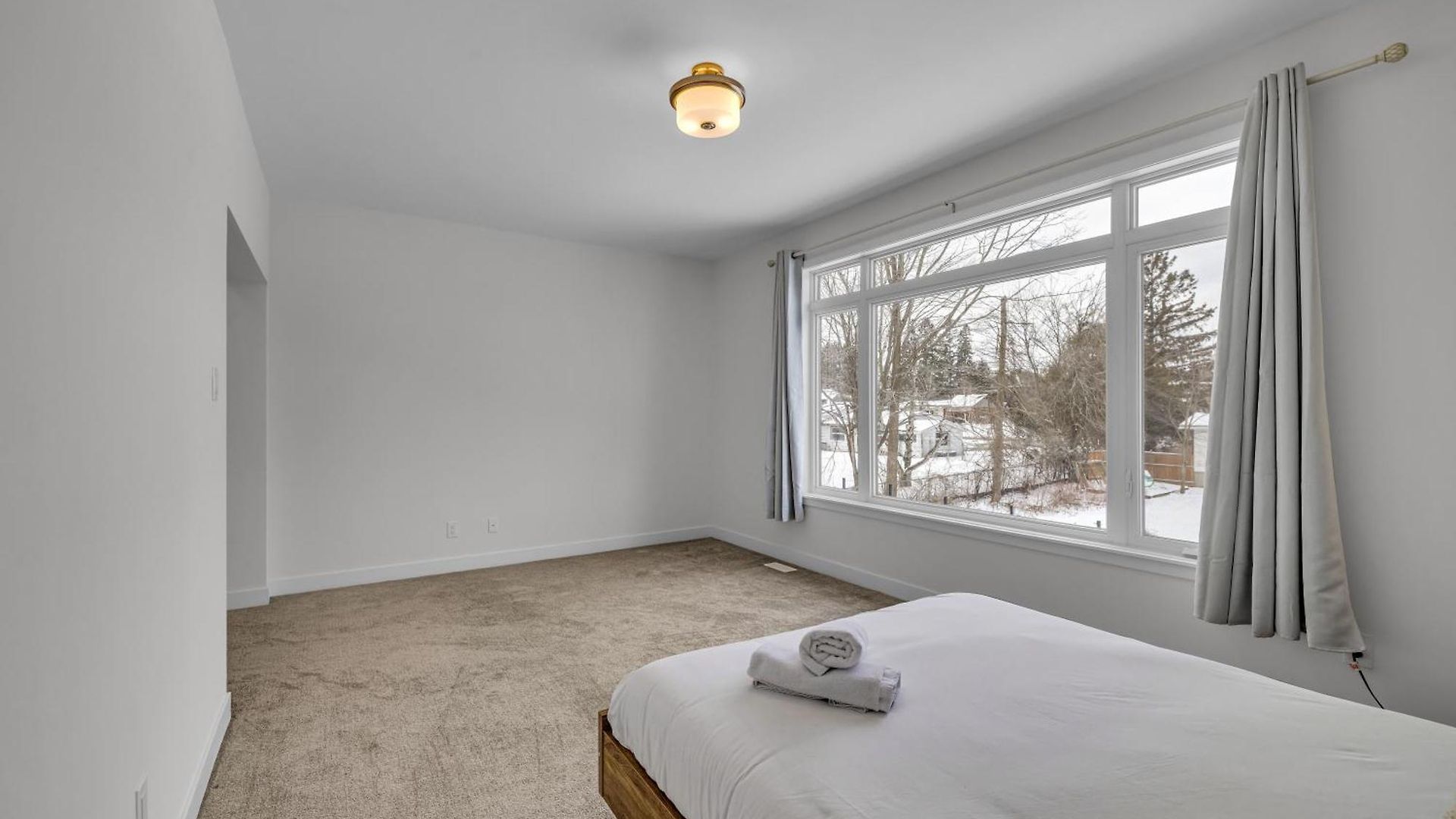 Modern 4br Executive Near Airport And Downtown Holiday home