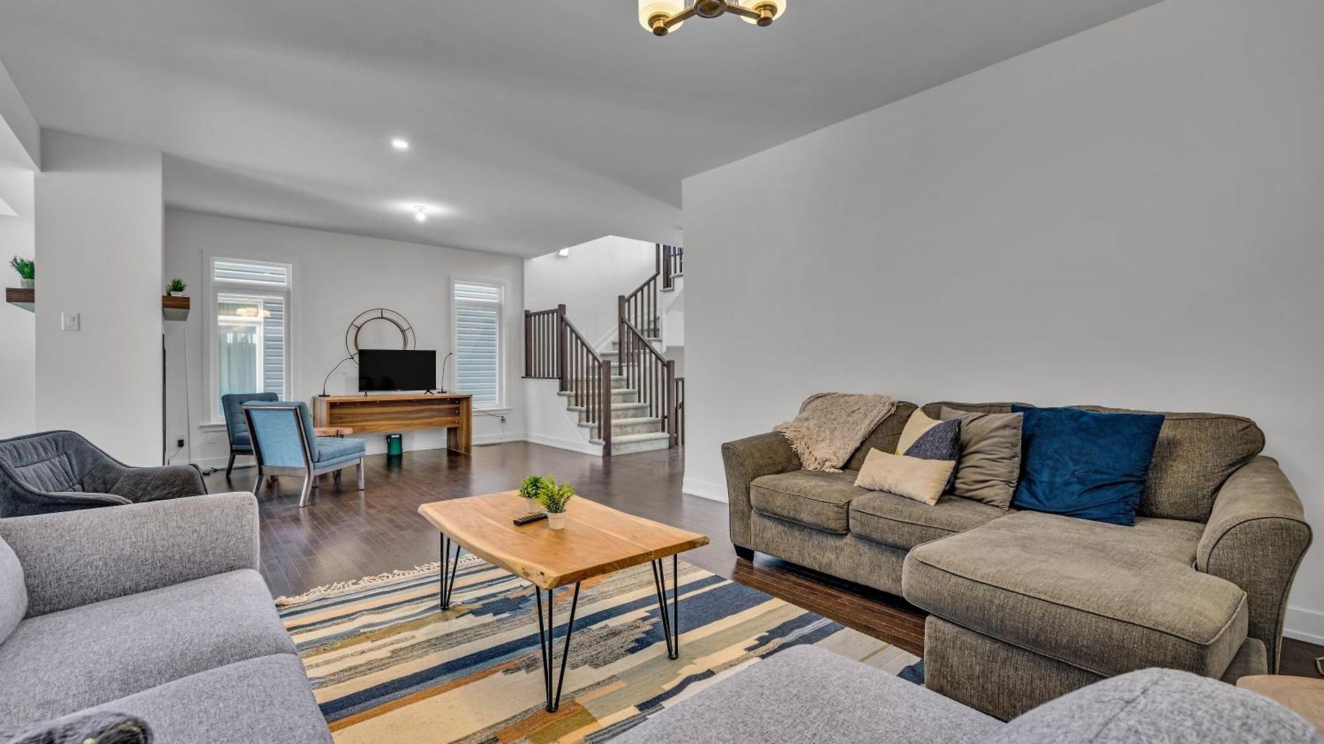 Holiday home Modern 4br Executive Near Airport And Downtown