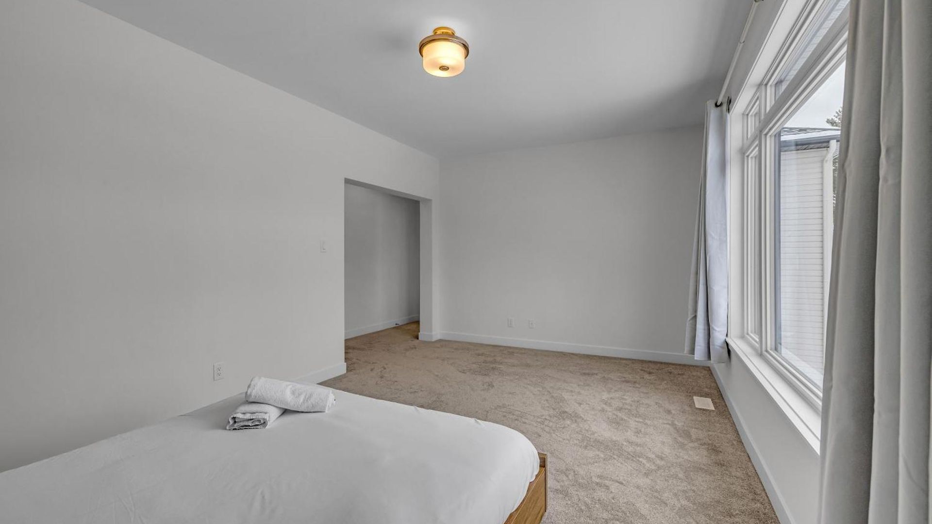 Modern 4br Executive Near Airport And Downtown *