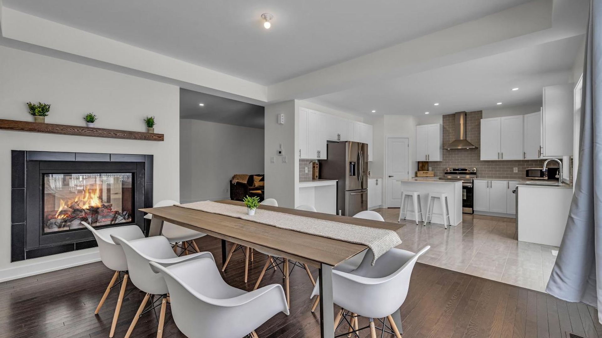 Modern 4br Executive Near Airport And Downtown Holiday home *