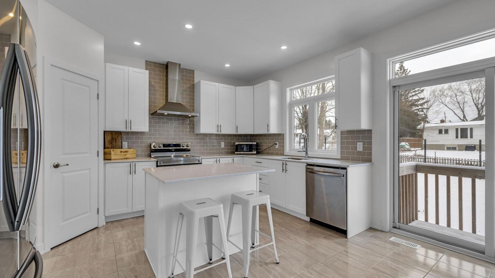 Modern 4br Executive Near Airport And Downtown *