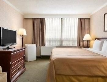 Hotel Days By Wyndham West