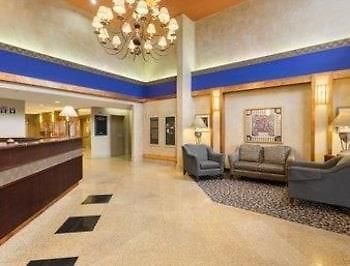 Days By Wyndham West Hotel