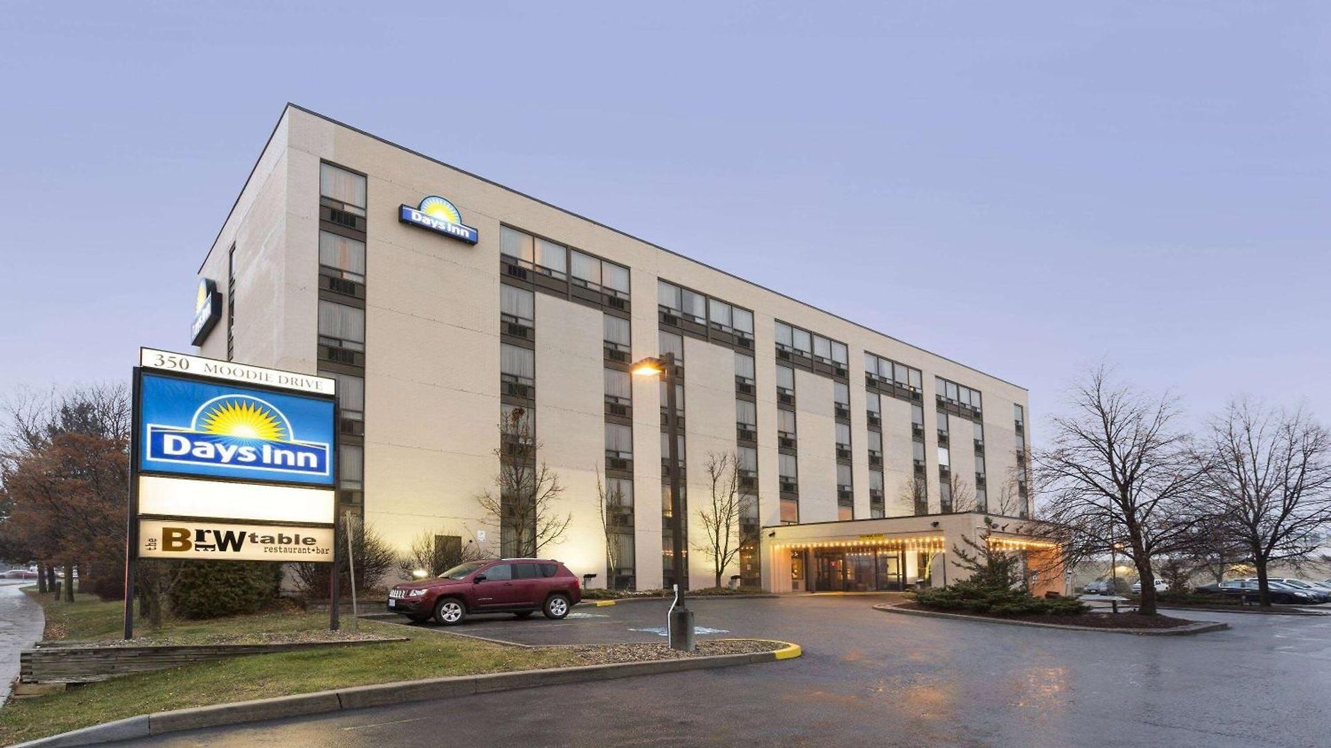 Days By Wyndham West Hotel