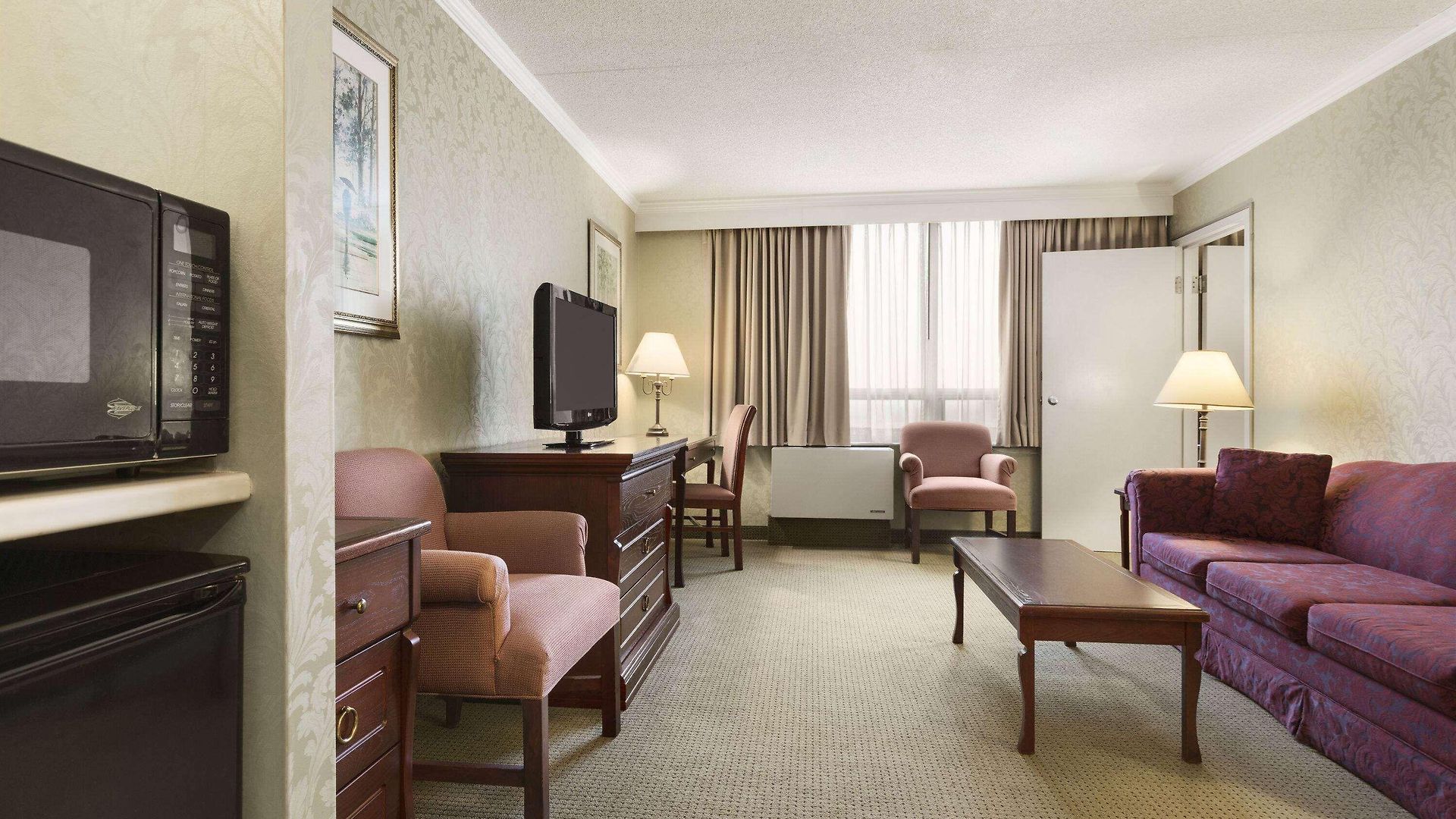 Days By Wyndham West Hotel