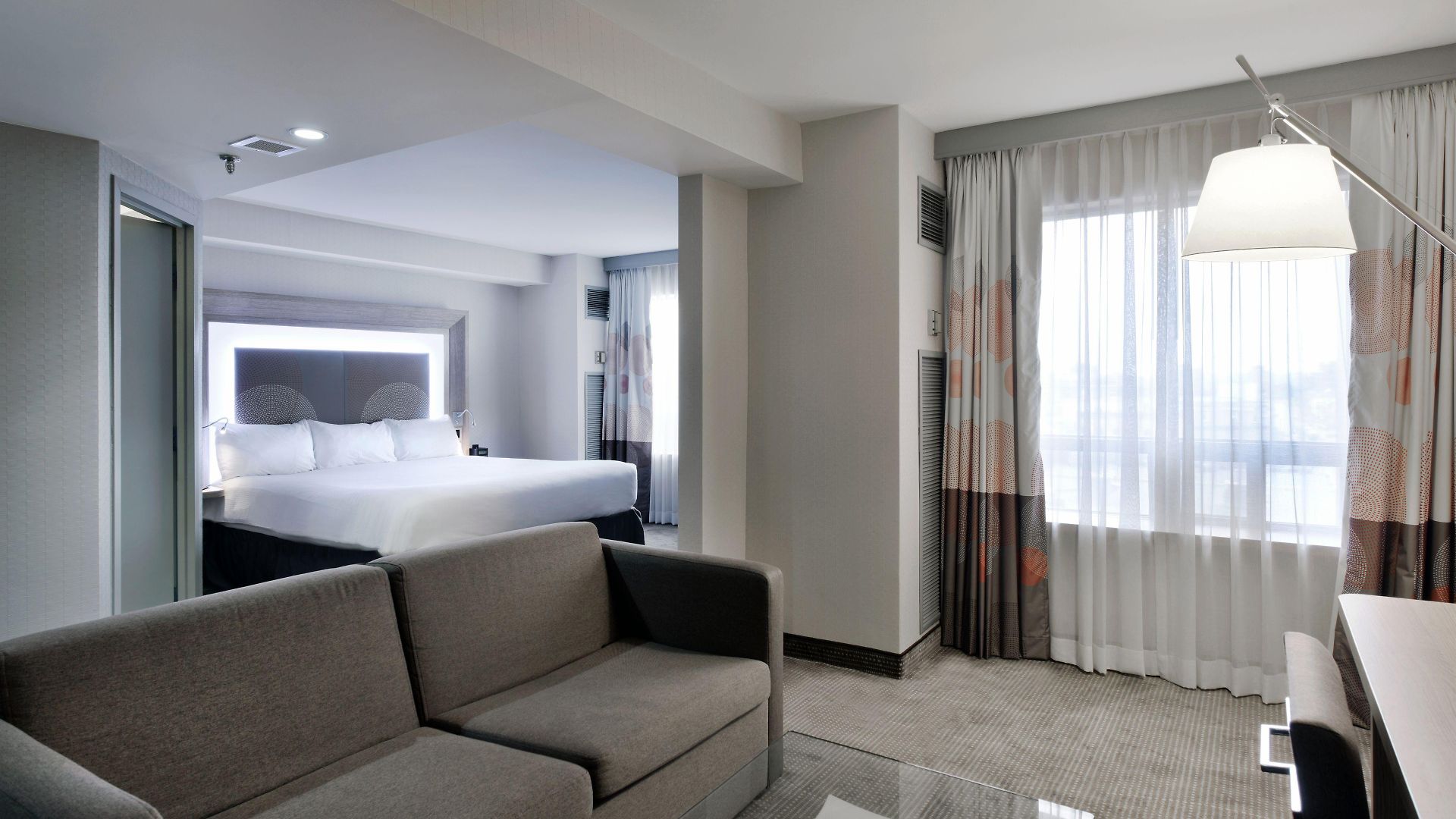 Doubletree By Hilton Downtown Hotel