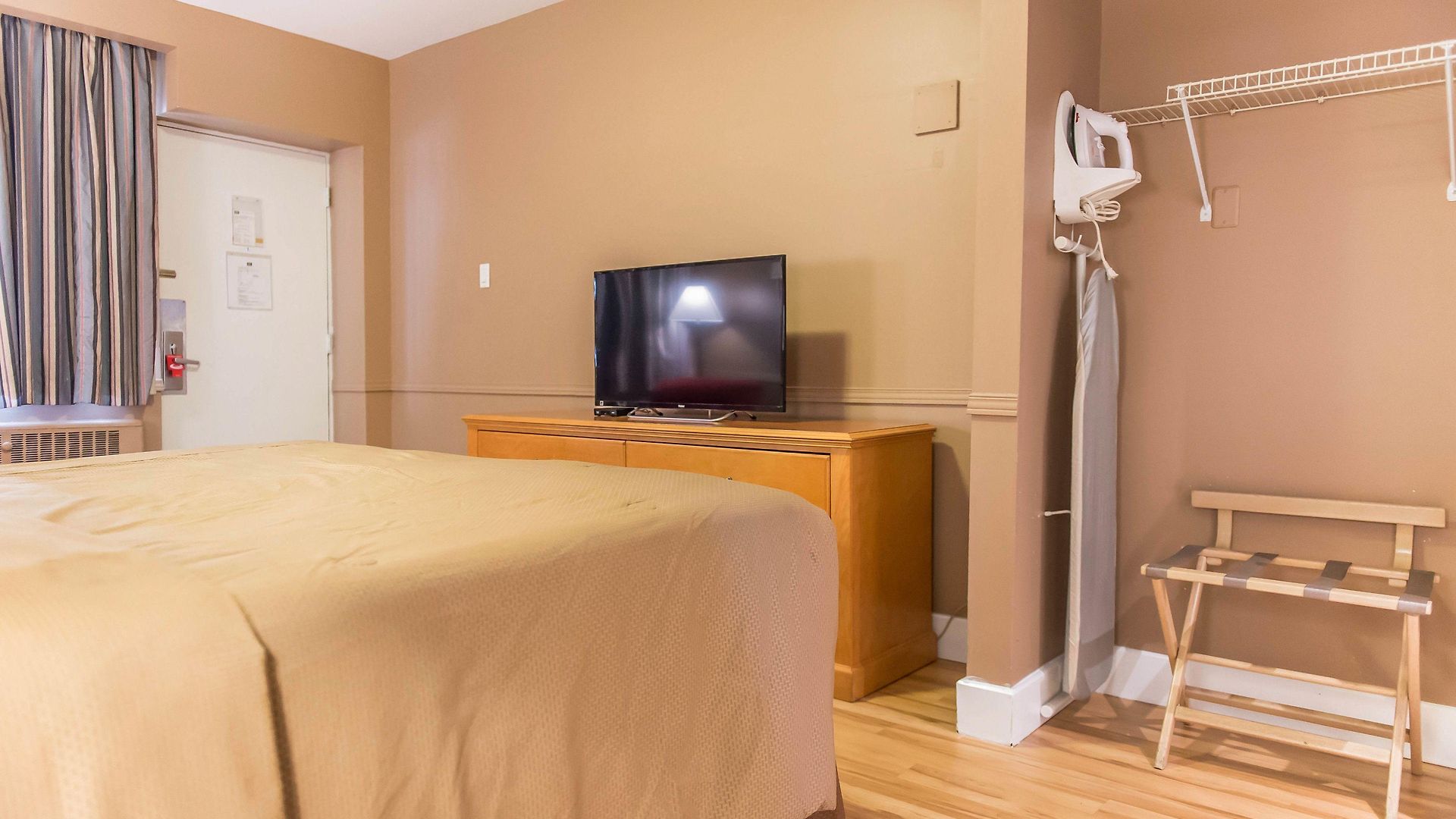 Lodge Econo Downtown *