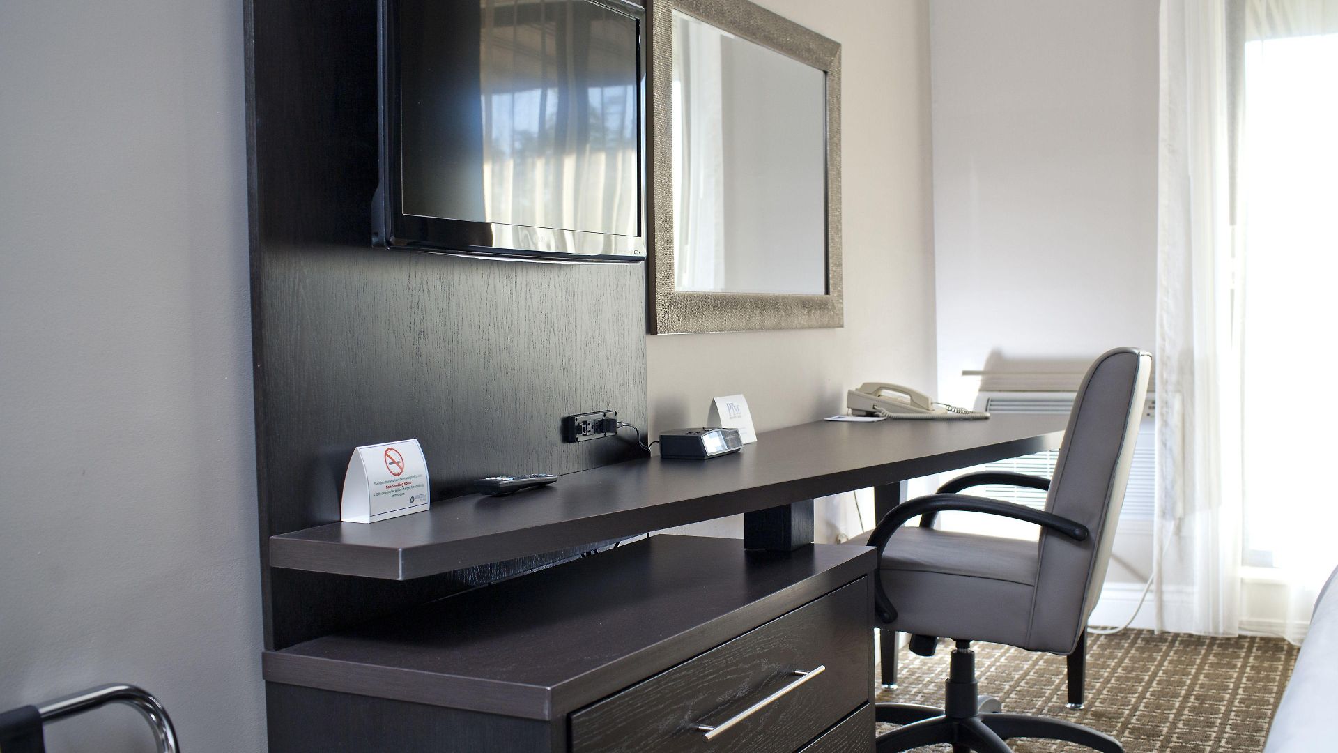 Ramada By Wyndham On The Rideau Hotel 3*
