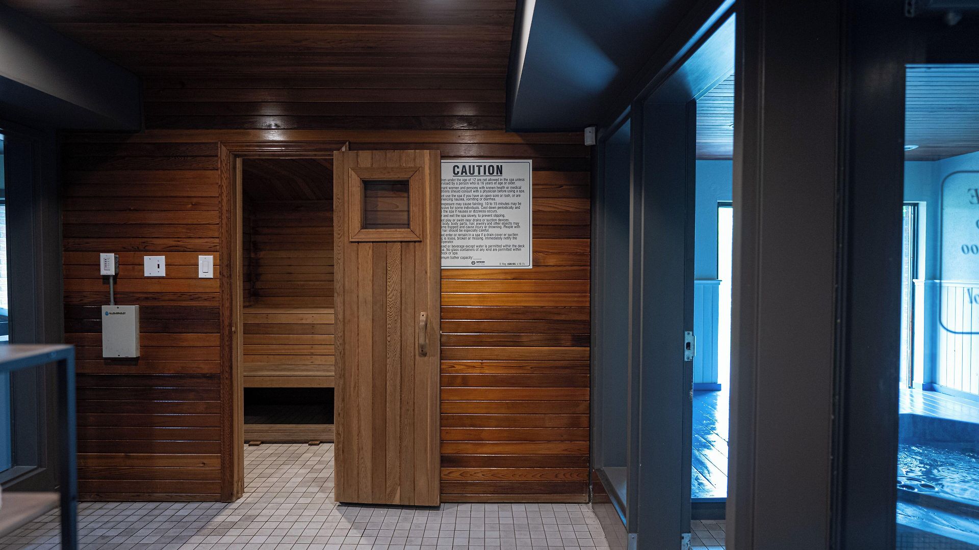 Ramada By Wyndham On The Rideau Hotel 3*