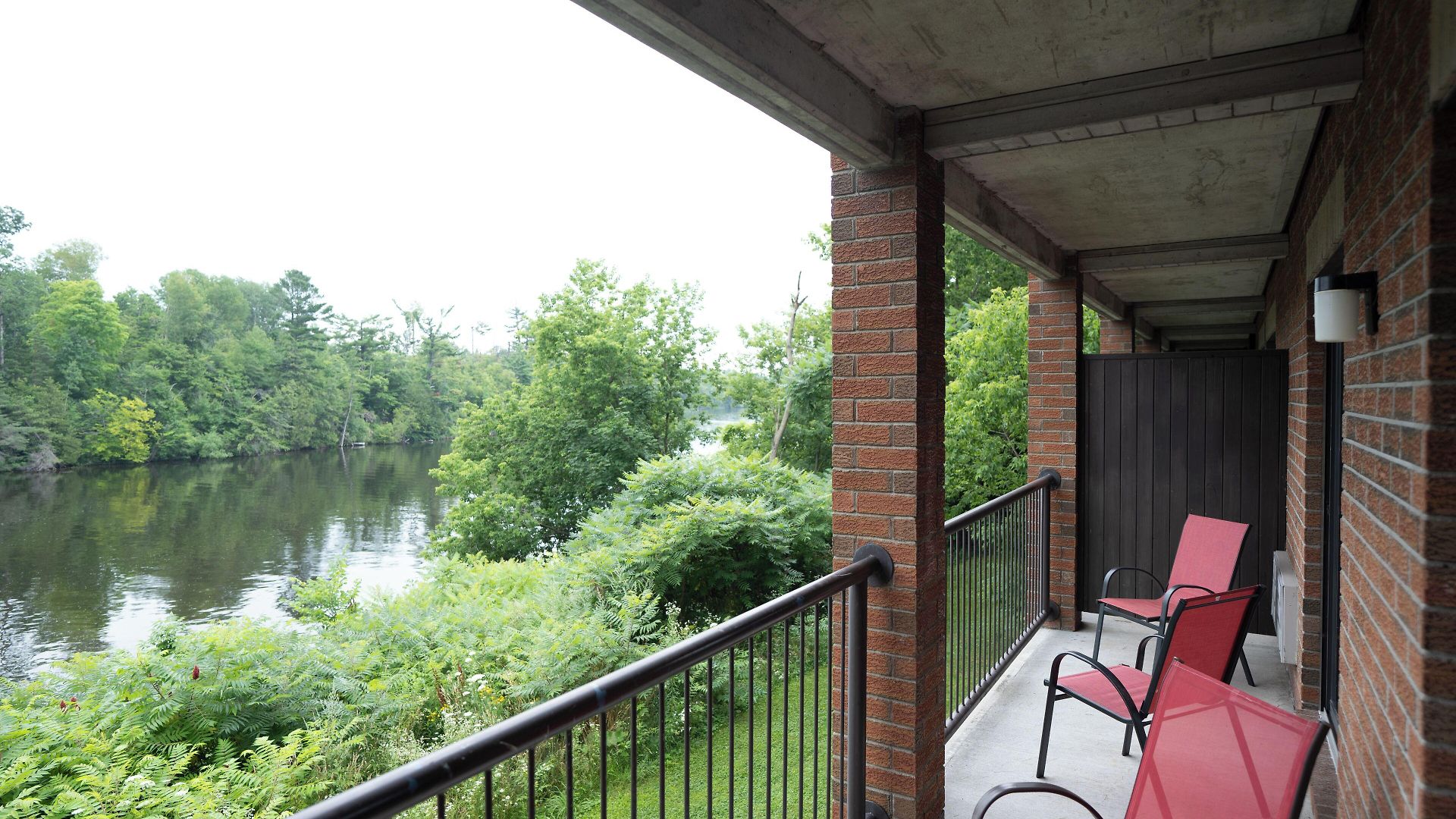 Ramada By Wyndham On The Rideau Hotel