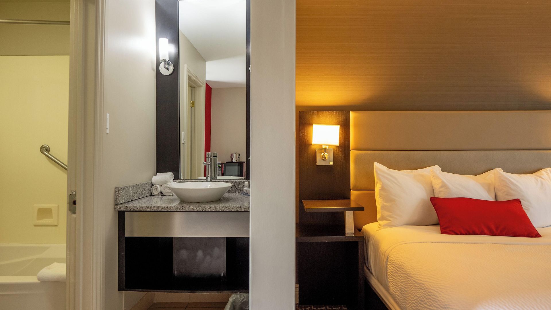 Hotel Ramada By Wyndham On The Rideau Ottawa