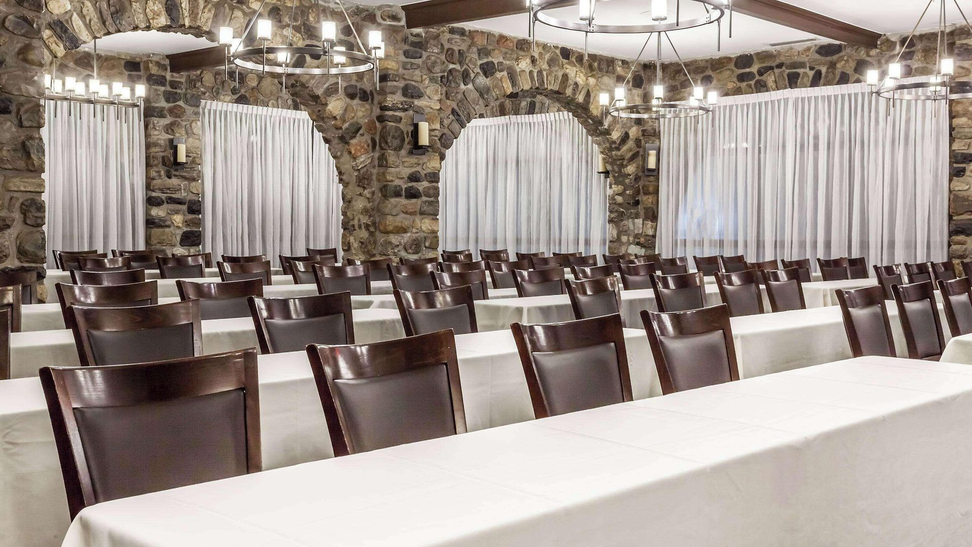 Hotel Ramada By Wyndham On The Rideau 3*