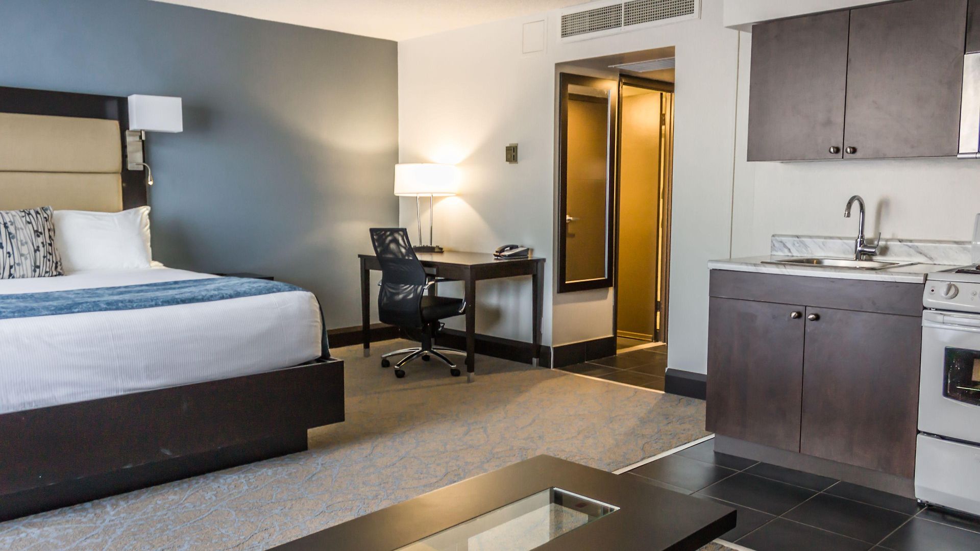 Embassy & 3* Ottawa