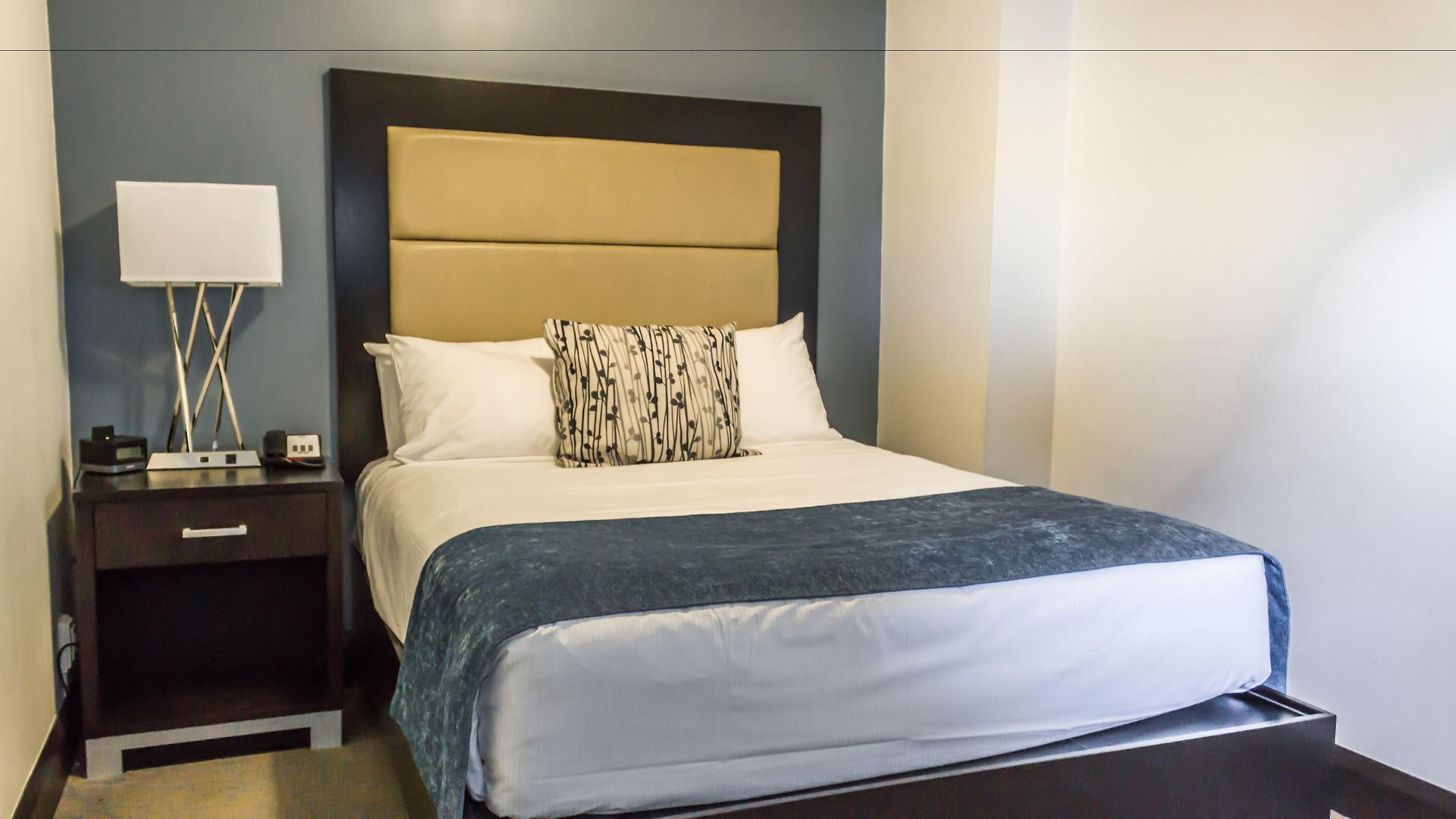 Hotel Embassy &