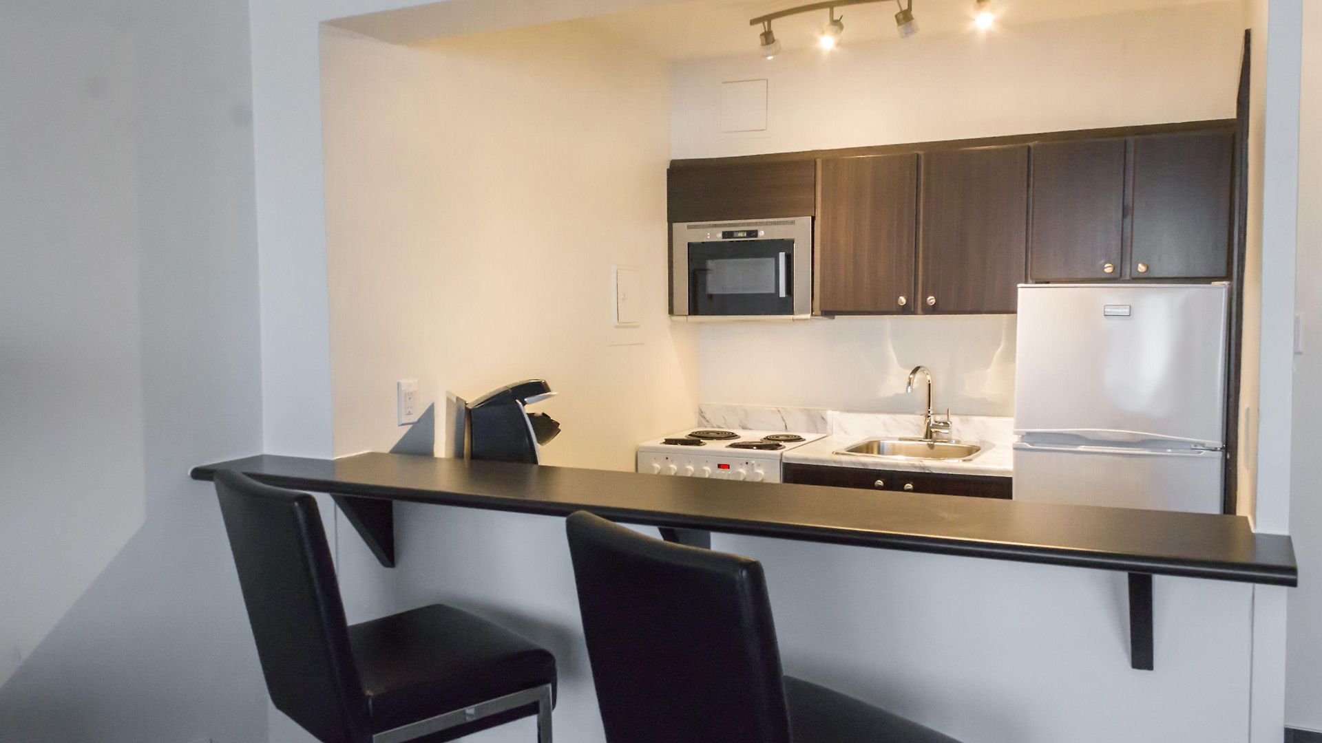 Embassy & 3* Ottawa