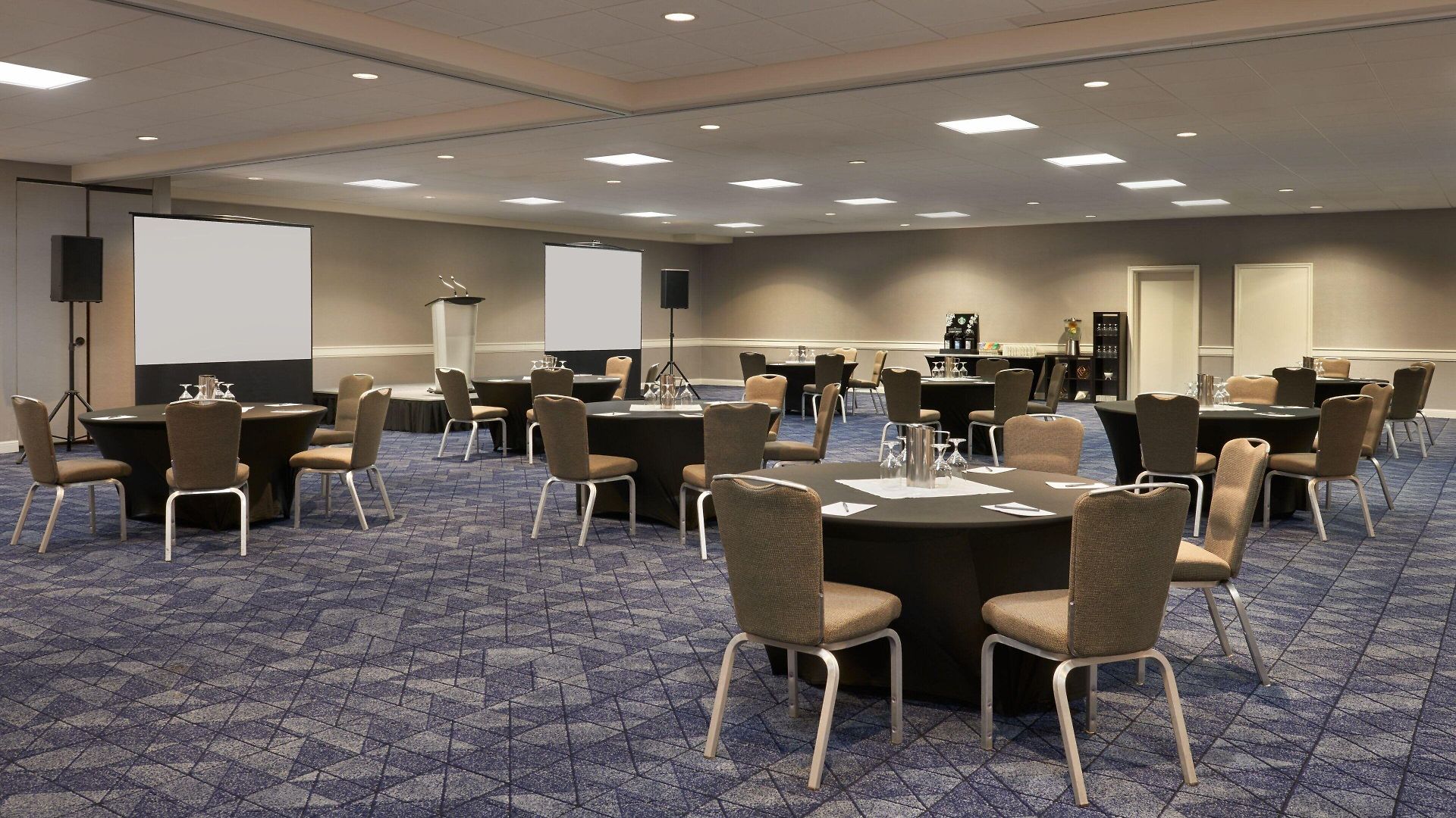 Courtyard By Marriott Downtown Ottawa
