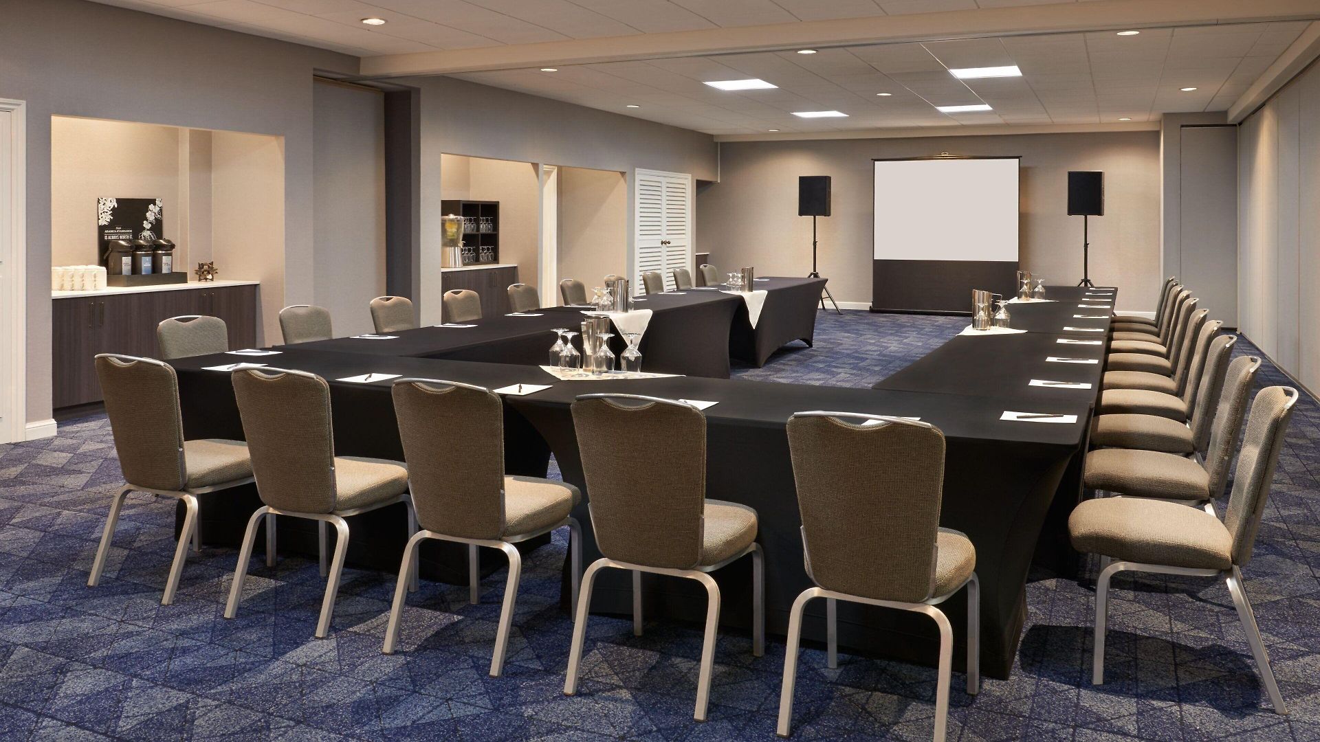 Courtyard By Marriott Downtown