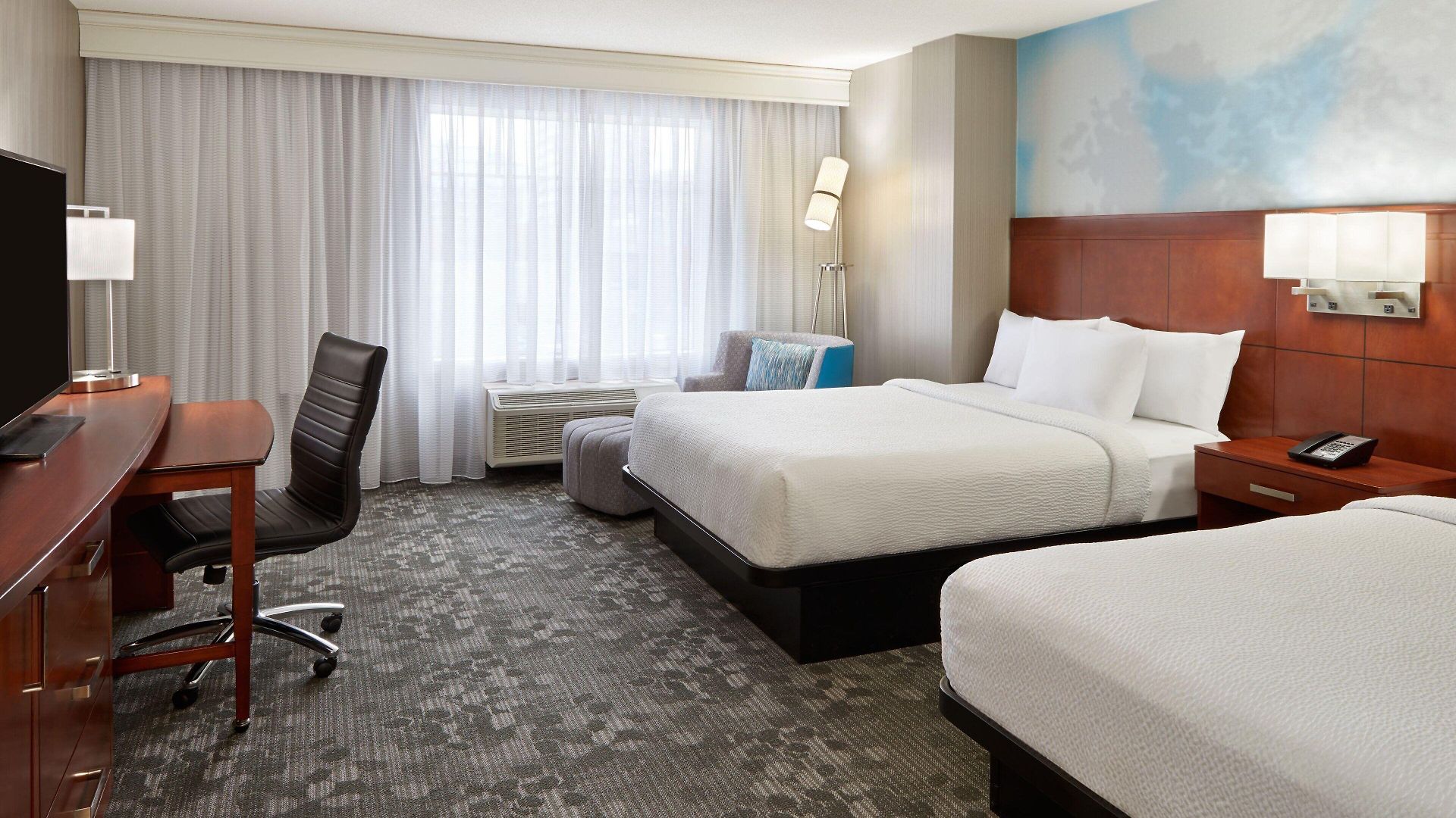 Courtyard By Marriott Downtown Ottawa