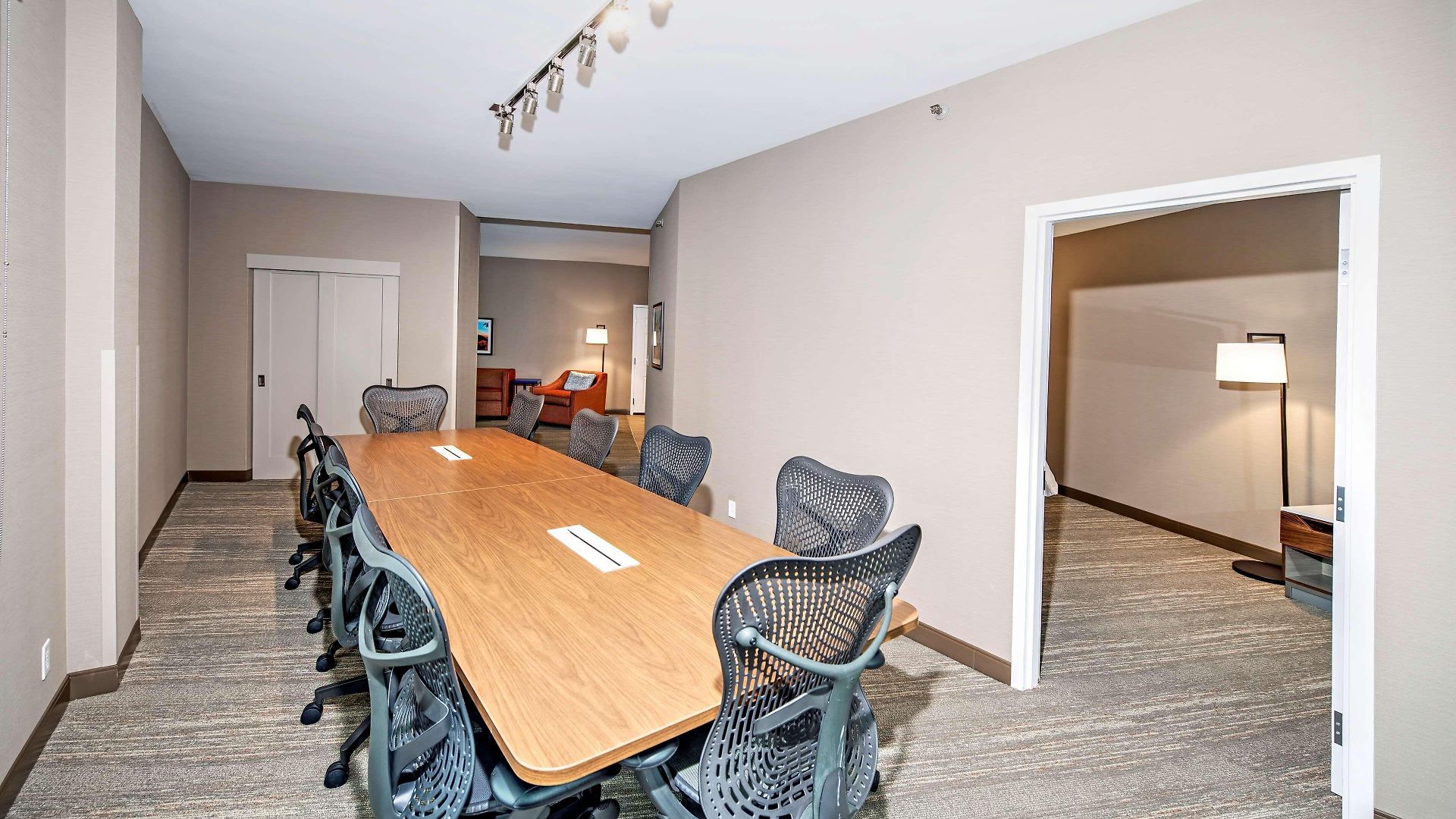 Hampton By Hilton Hotel 3*