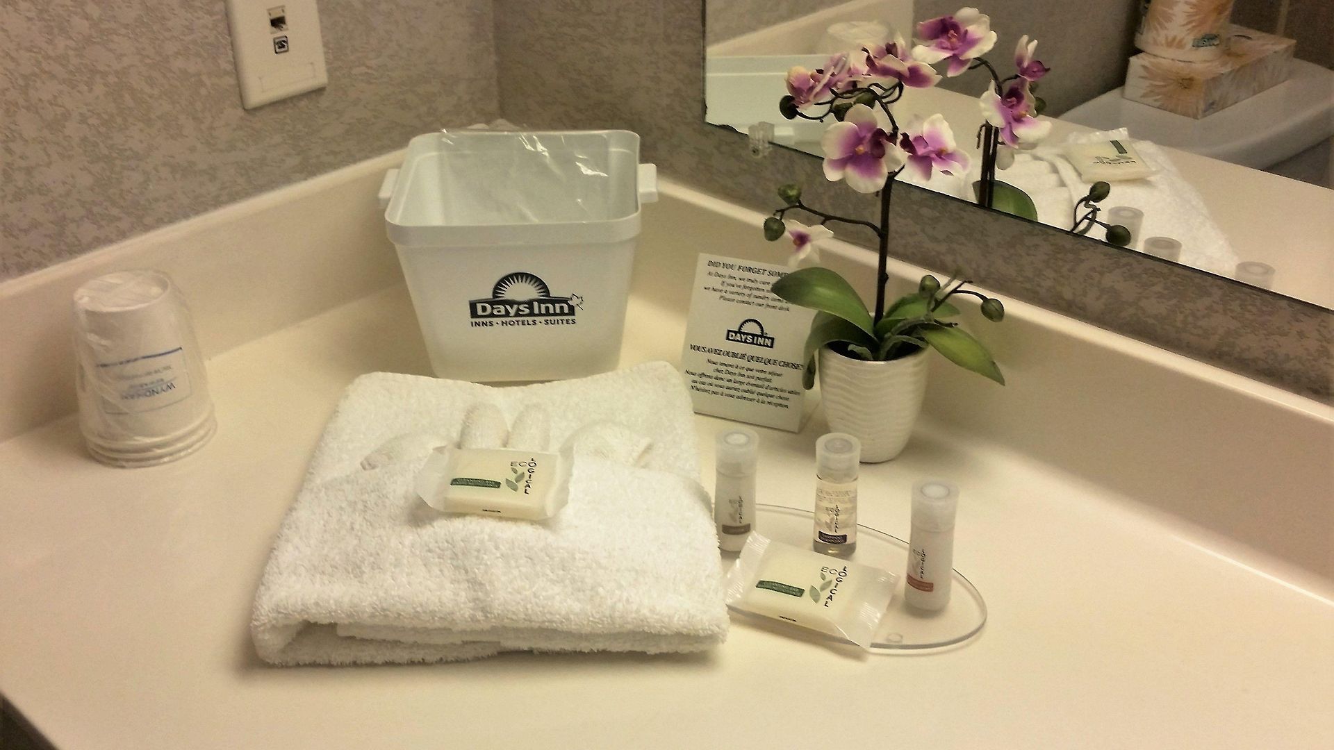 Days By Wyndham Airport Hotel