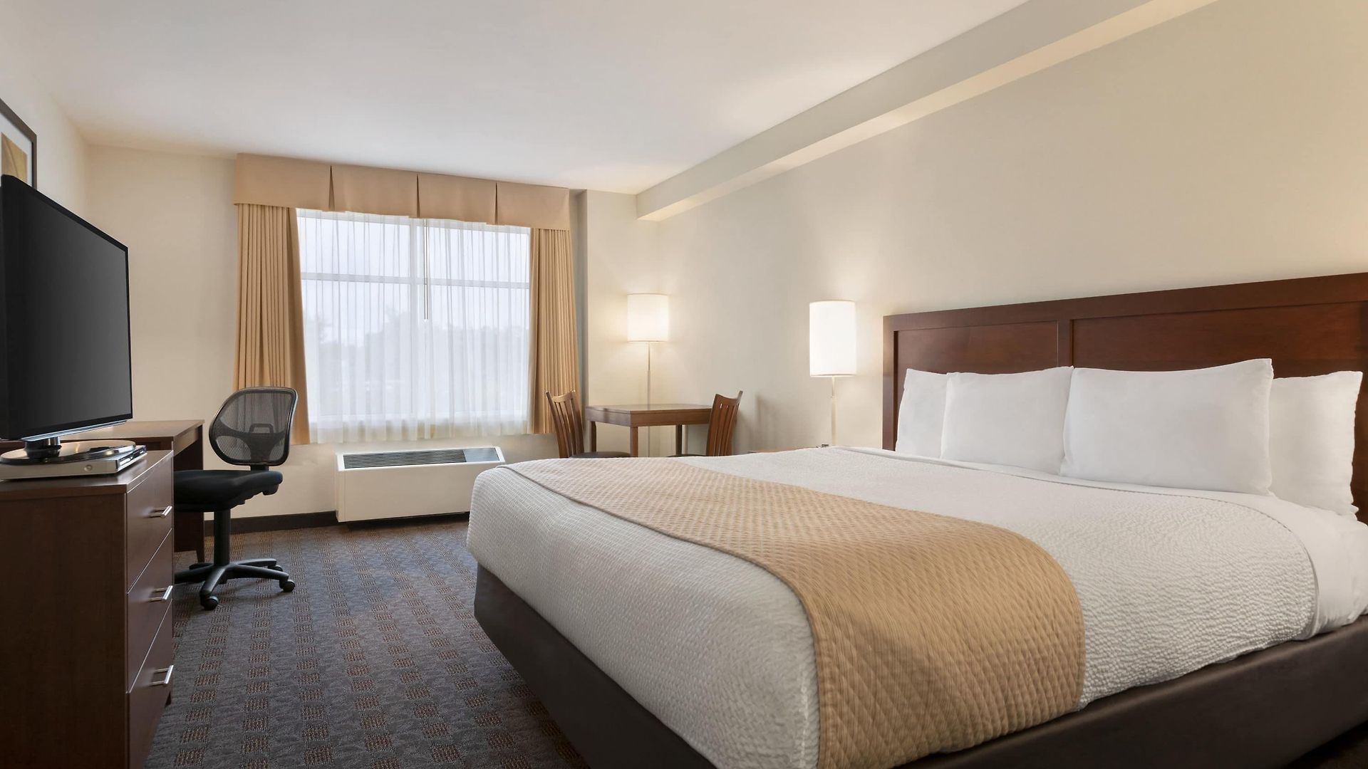 Days By Wyndham Airport 3*