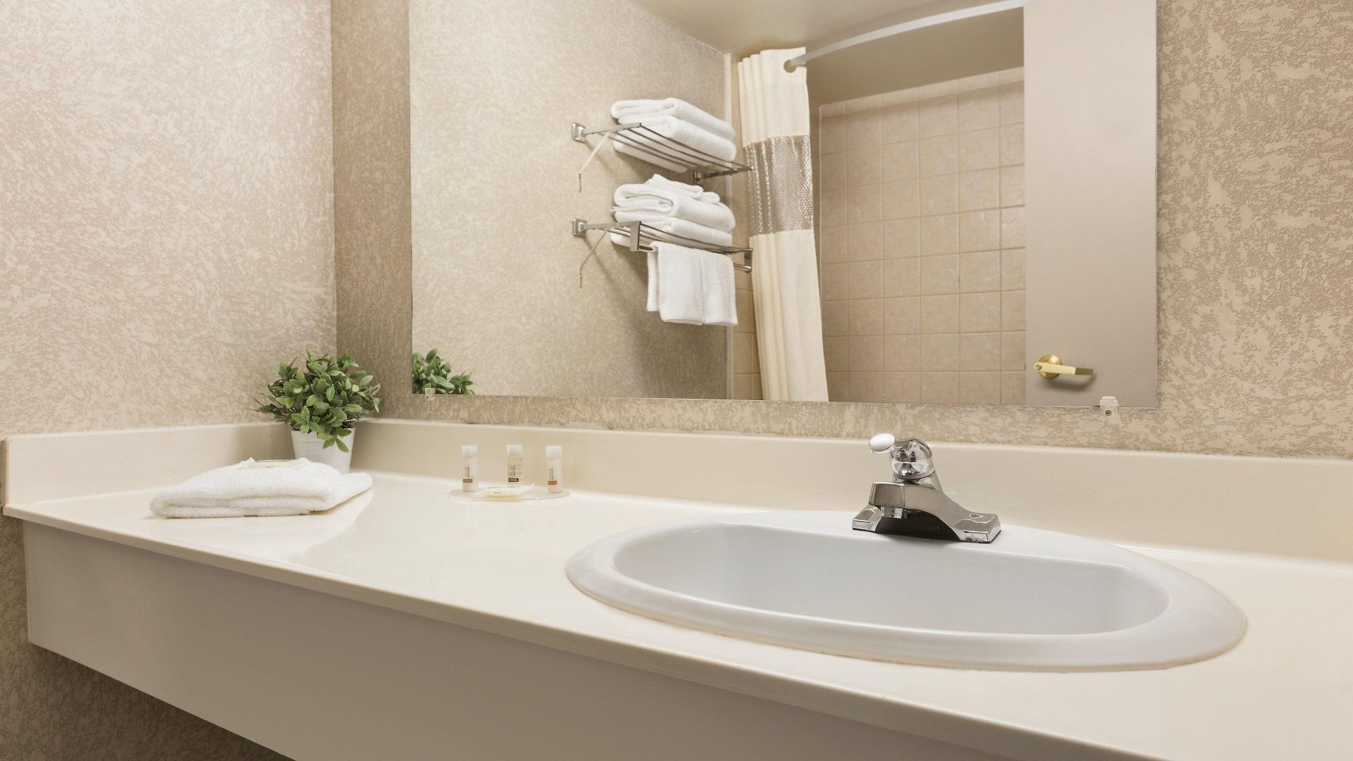 Hotel Days By Wyndham Airport Ottawa