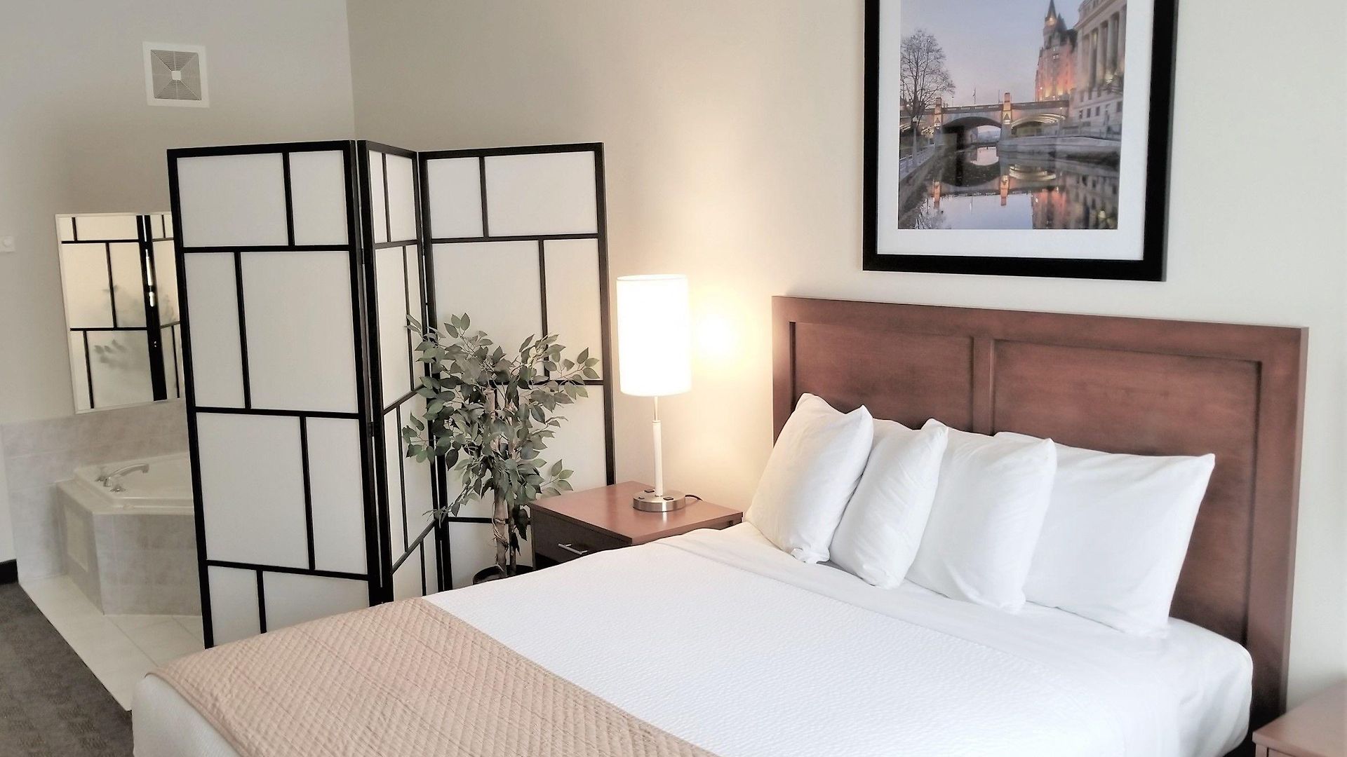 Days By Wyndham Airport Hotel