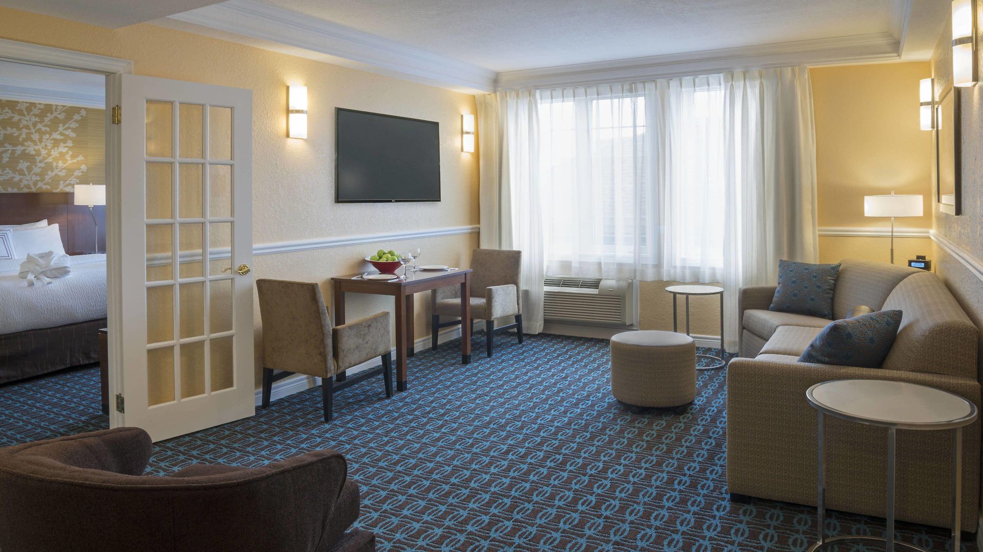 Fairfield & By Marriott Kanata 3*