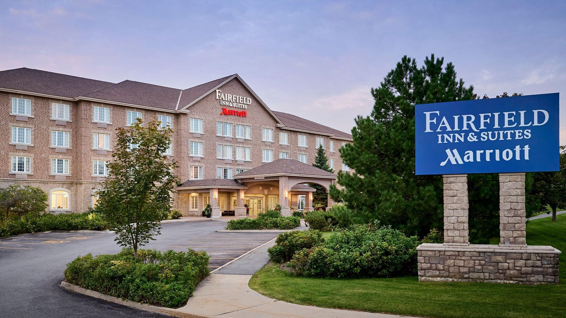 Fairfield & By Marriott Kanata 3*