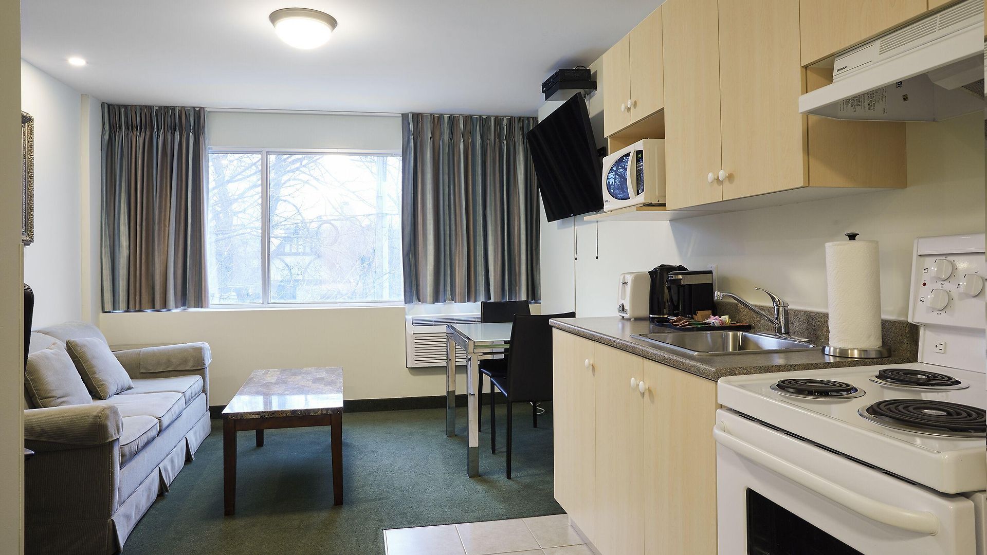 Aparthotel The Business 3*