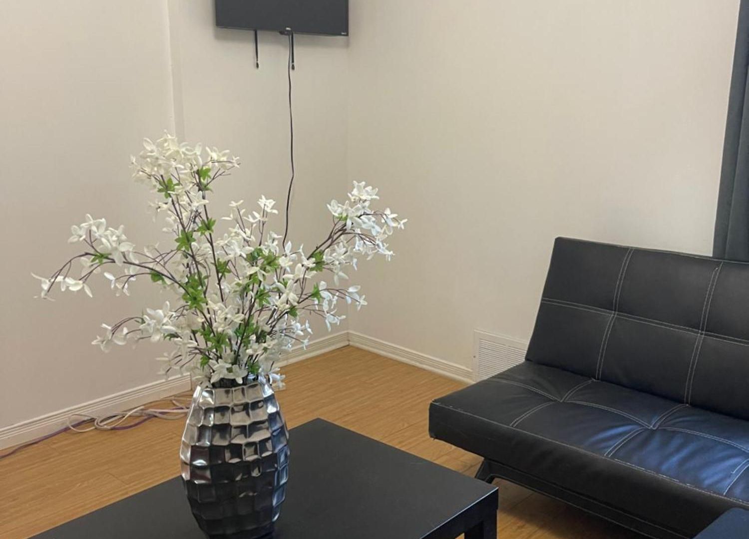 Apartment In Somerset Ottawa