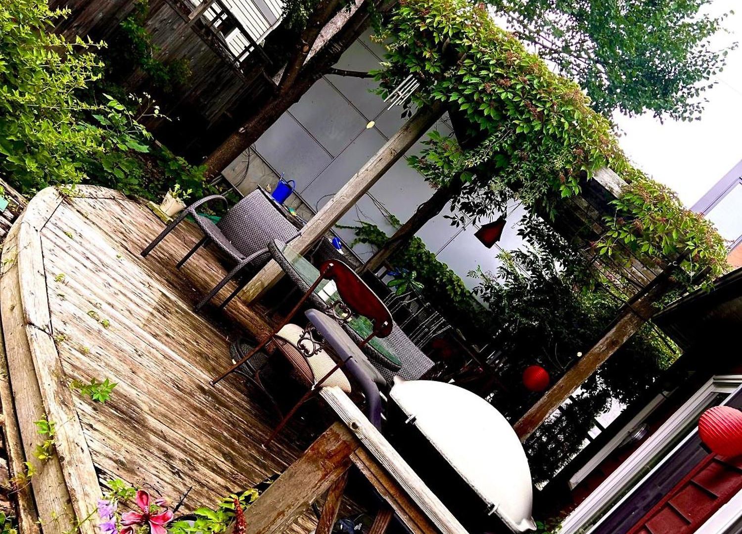 Bright In Beautiful Old East Apartment *